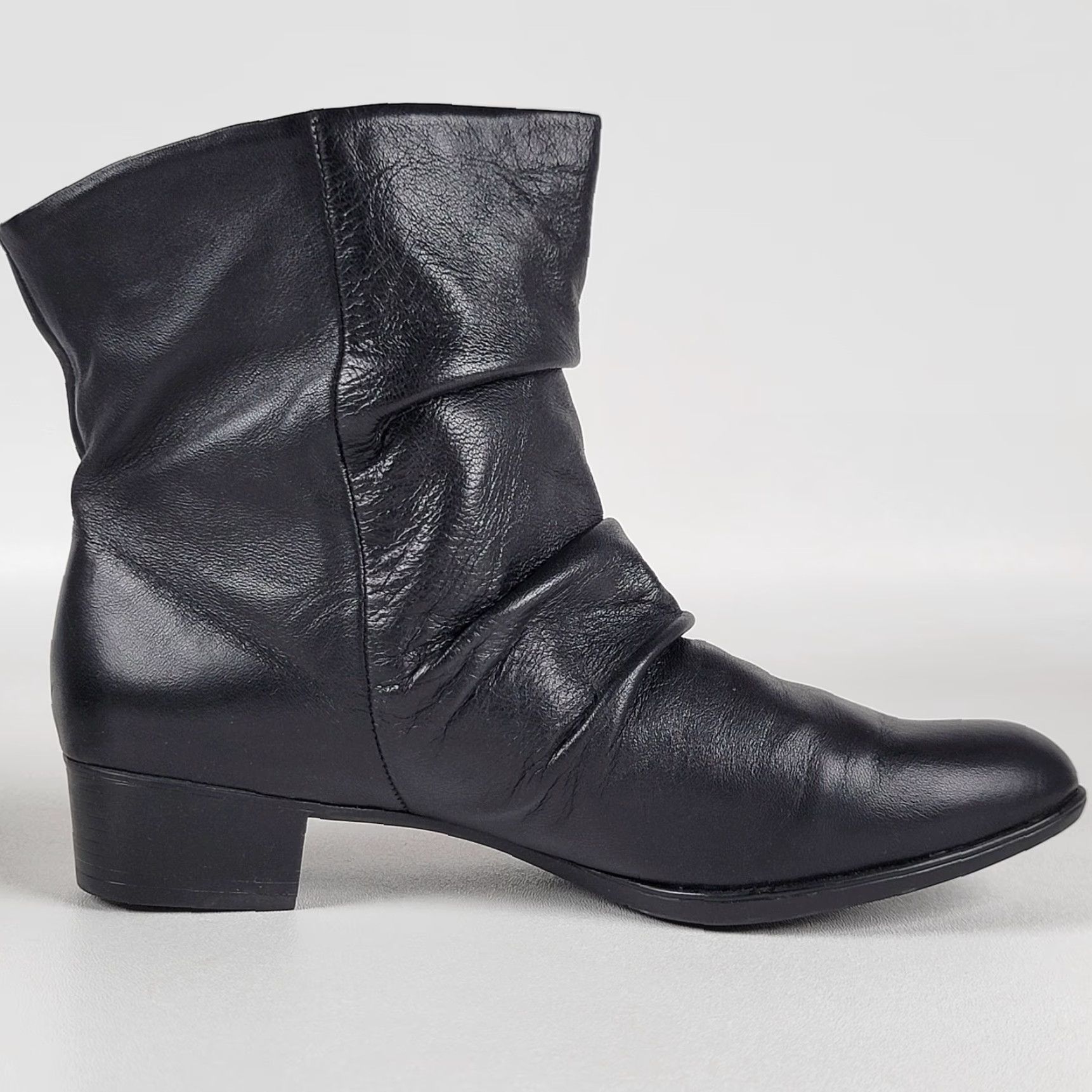 Vintage Munro Slouch Booties Black Leather Size 7.5 Women Pull On Almond Toe Low Block Heel Size US 8 / IT 38 - 6 Thumbnail