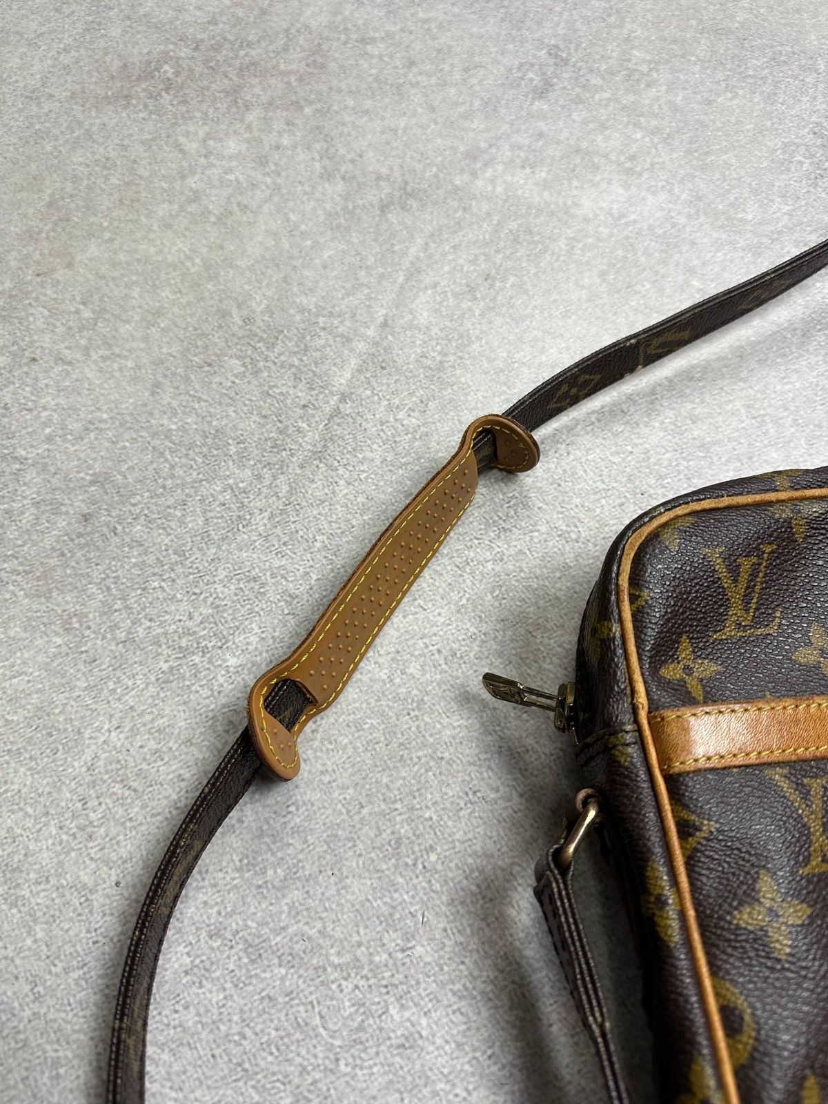 Louis Vuitton Vintage Louis Vuitton Crossbody Bag Rare Size ONE SIZE - 5 Thumbnail