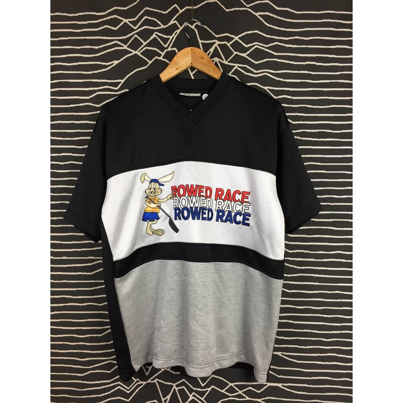 Cartoon Network × Vintage Vtg J.H Sports Rowed Race Bunny Graphic V-Neck Mesh Tee Size US L / EU 52-54 / 3 - 1 Thumbnail