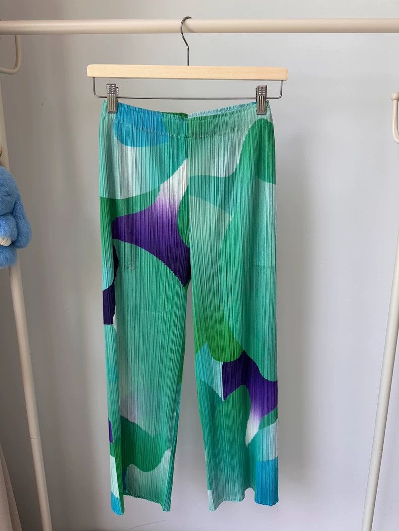 Issey Miyake Issey Miyake size:2 Green cloud pleated trousers Size 31" - 1 Thumbnail