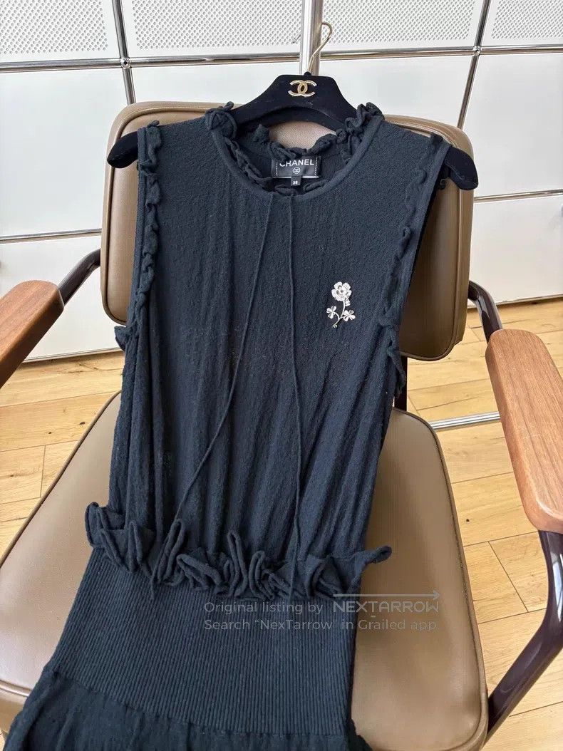 Chanel Chanel 25A black camelia brooch cake skirt dinner dress lo Size XS / US 0-2 / IT 36-38 - 2 Thumbnail