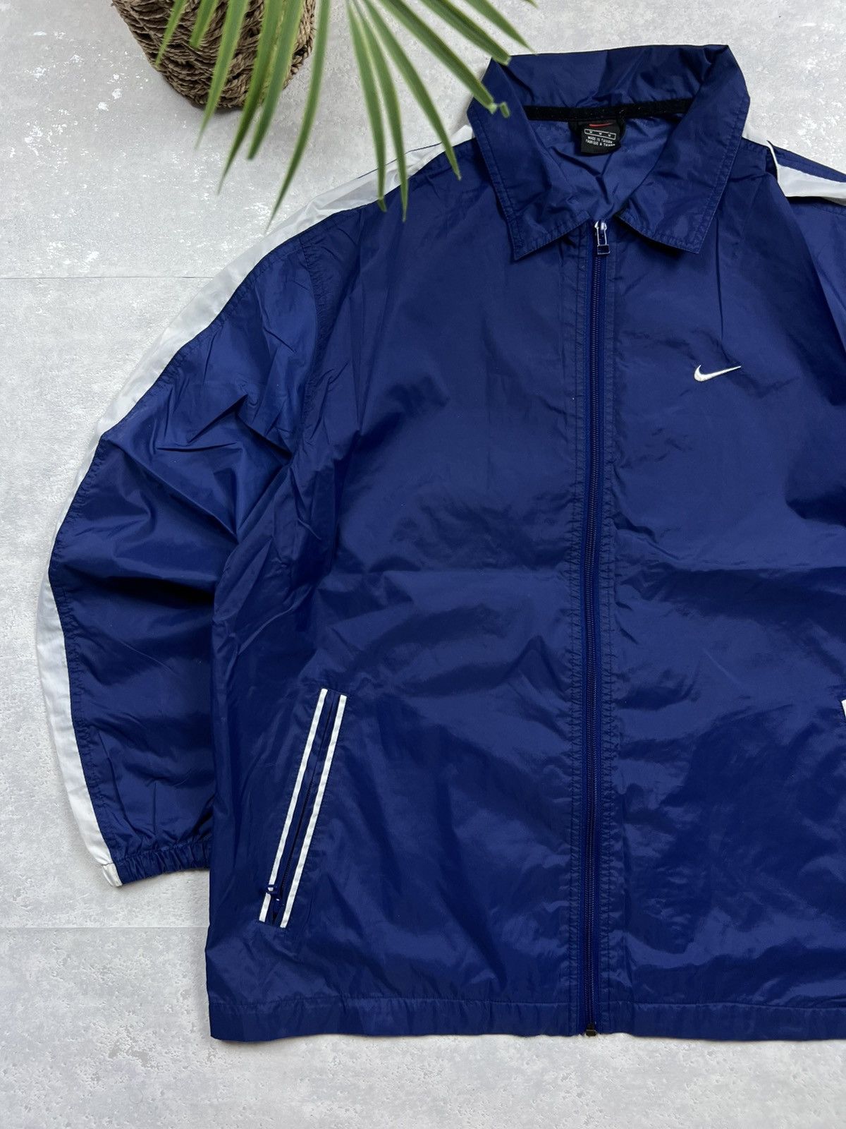 Nike 90s Nike Swoosh Vintage Y2K Oversized Nylon Retro Jacket Size US L / EU 52-54 / 3 - 2 Thumbnail