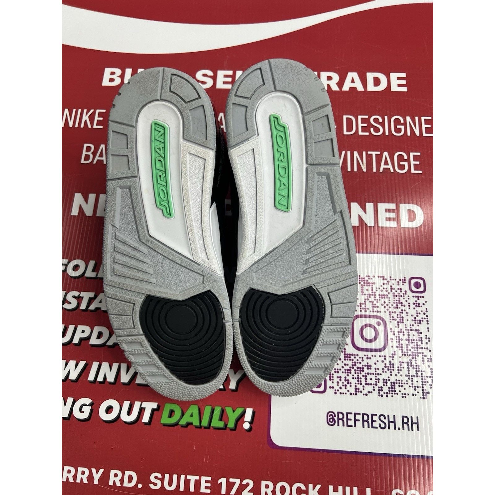 Jordan Brand Air Jordan 3 Retro Green Glow Size 10 (CT8532-031) Size US 10 / EU 43 - 6 Thumbnail