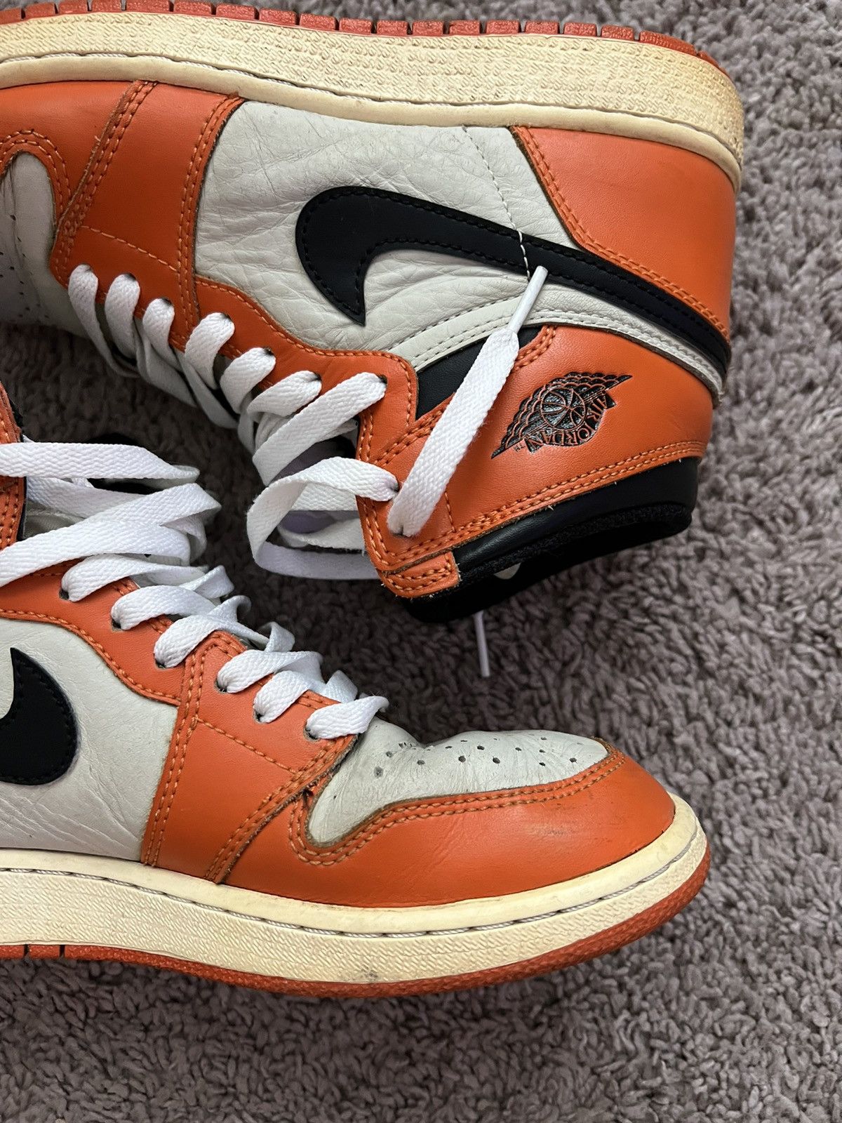 Jordan Brand Air Jordan 1 Retro High OG Shattered Backboard Away Size 7 Size US 7 / EU 40 - 3 Thumbnail