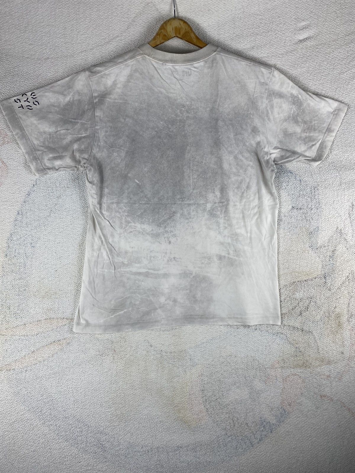 Kaws × Uniqlo × Vintage KAWS x Uniqlo Tokyo First Mori Arts Gallery Exclusive Tee L Size US L / EU 52-54 / 3 - 7 Thumbnail