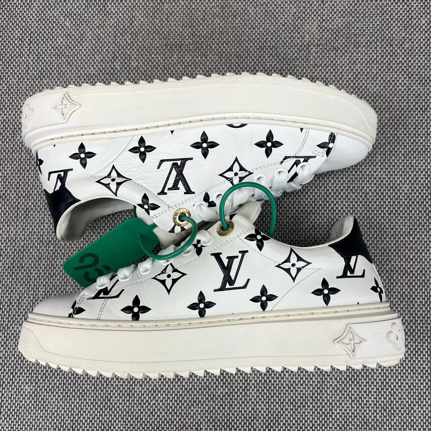 Louis Vuitton LV Time Out Black White All Over Print 34.5 Size US 4 / IT 34 - 2 Thumbnail