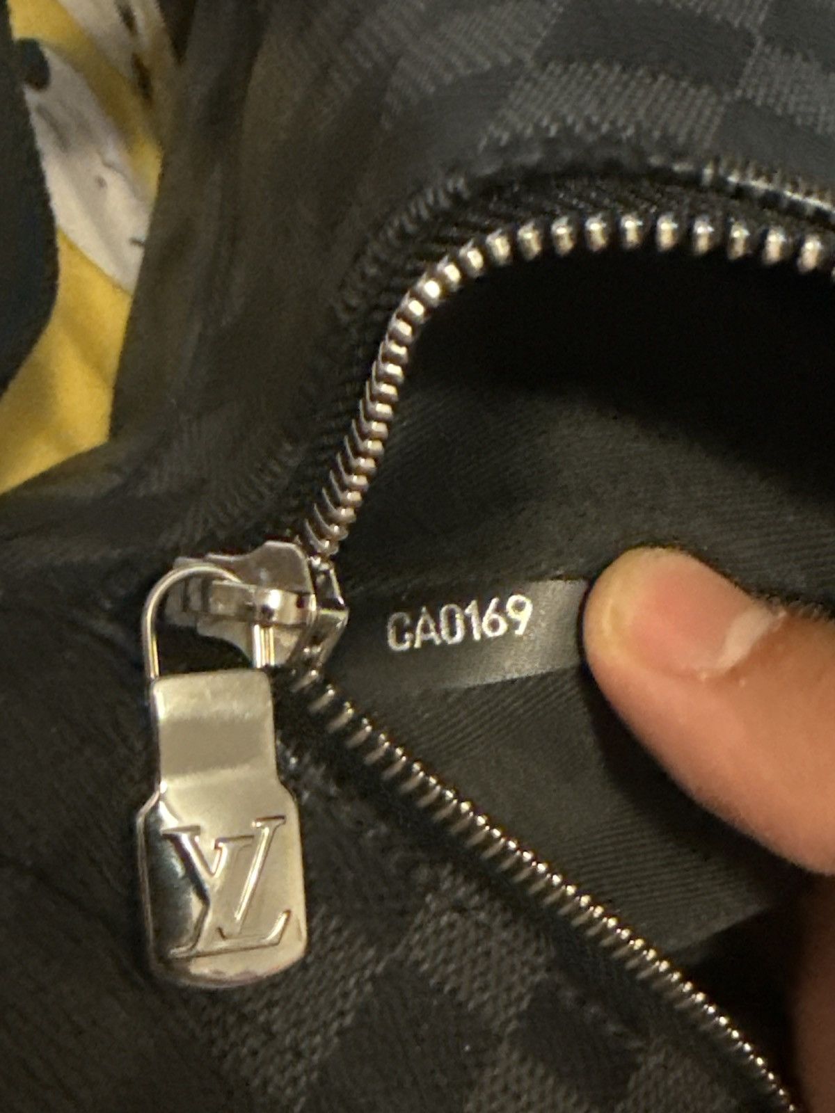 Louis Vuitton Louis Vuitton District PM Damier Graphite Size ONE SIZE - 7 Thumbnail