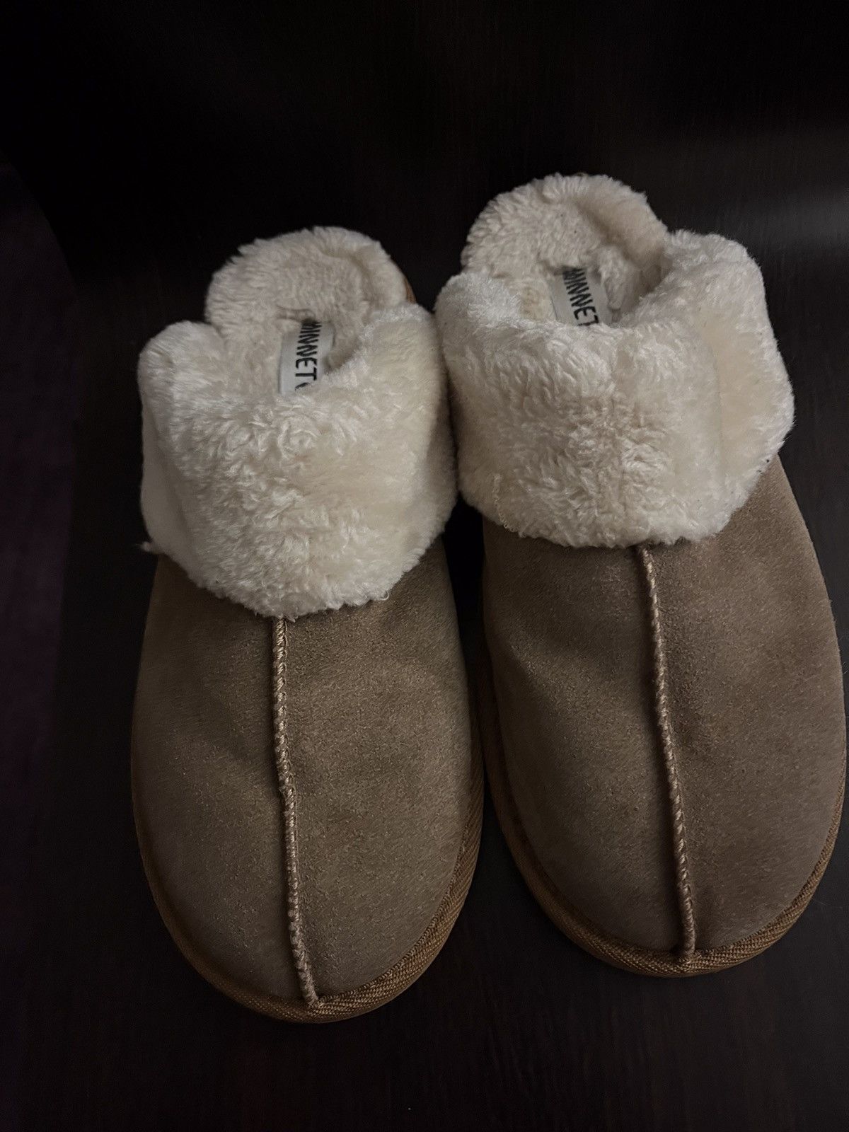 Minnetonka MinneTonka Women’s Chesney Slippers Size 10W Size US 10 / IT 40 - 2 Thumbnail