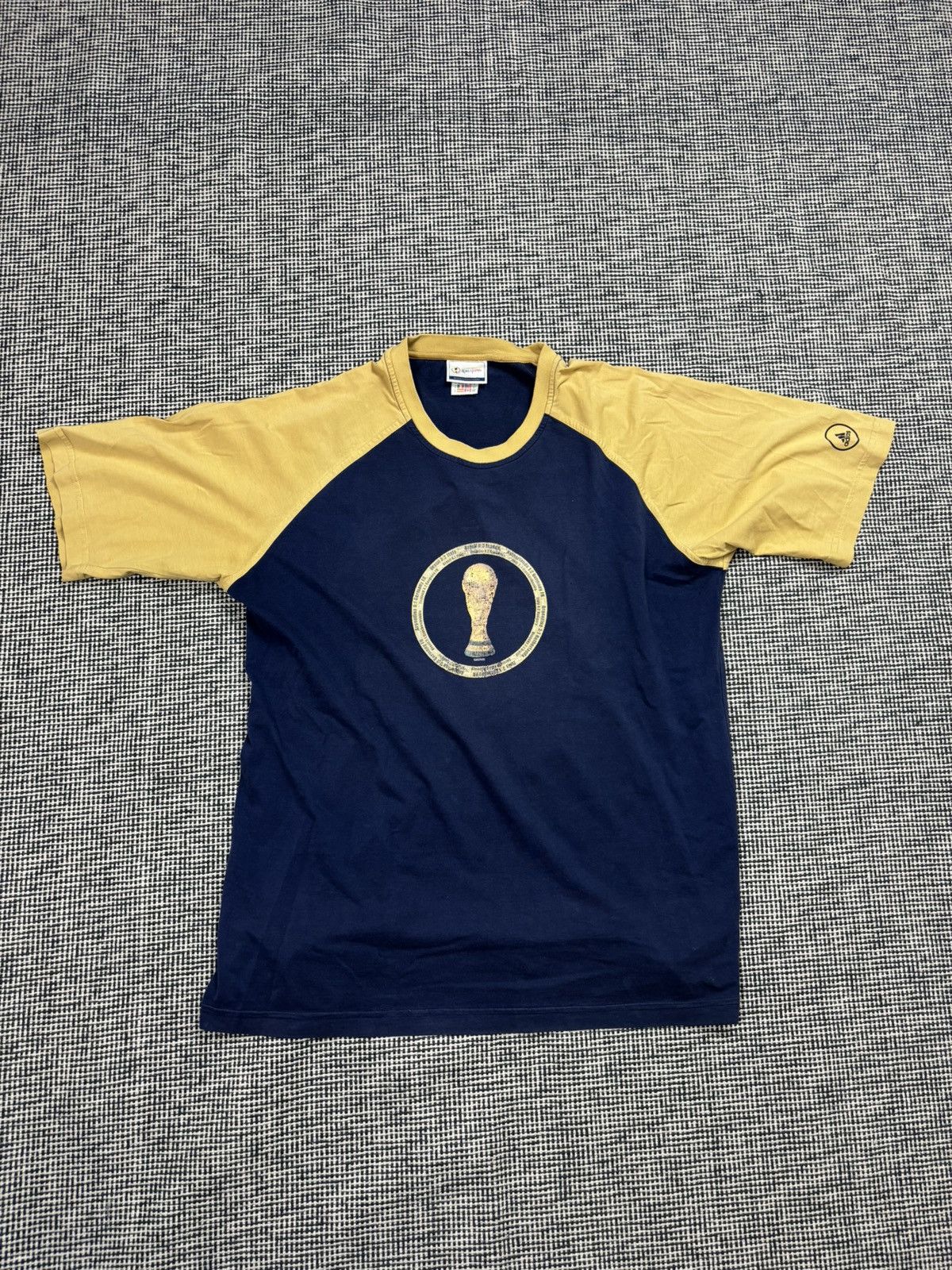 Adidas 2002 adidas fifa world cup Korea Japan vintage t-shirt Size US L / EU 52-54 / 3 - 1 Thumbnail