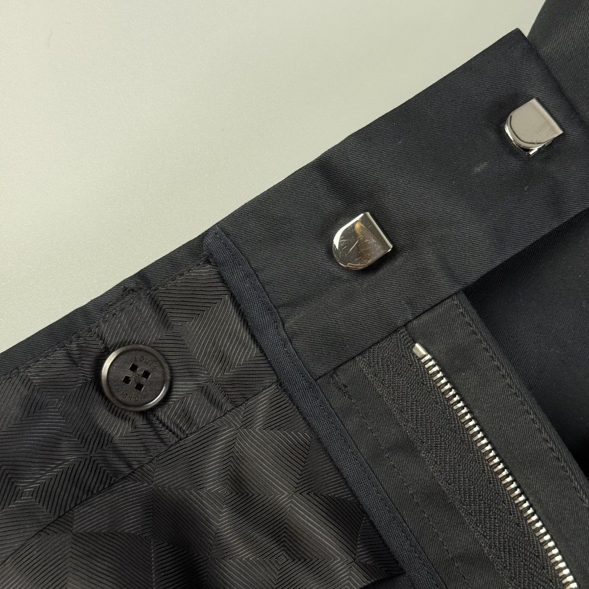 Louis Vuitton Louis Vuitton - LV Buckle Logo - Straight Trouser Size US 30 / EU 46 - 8 Thumbnail