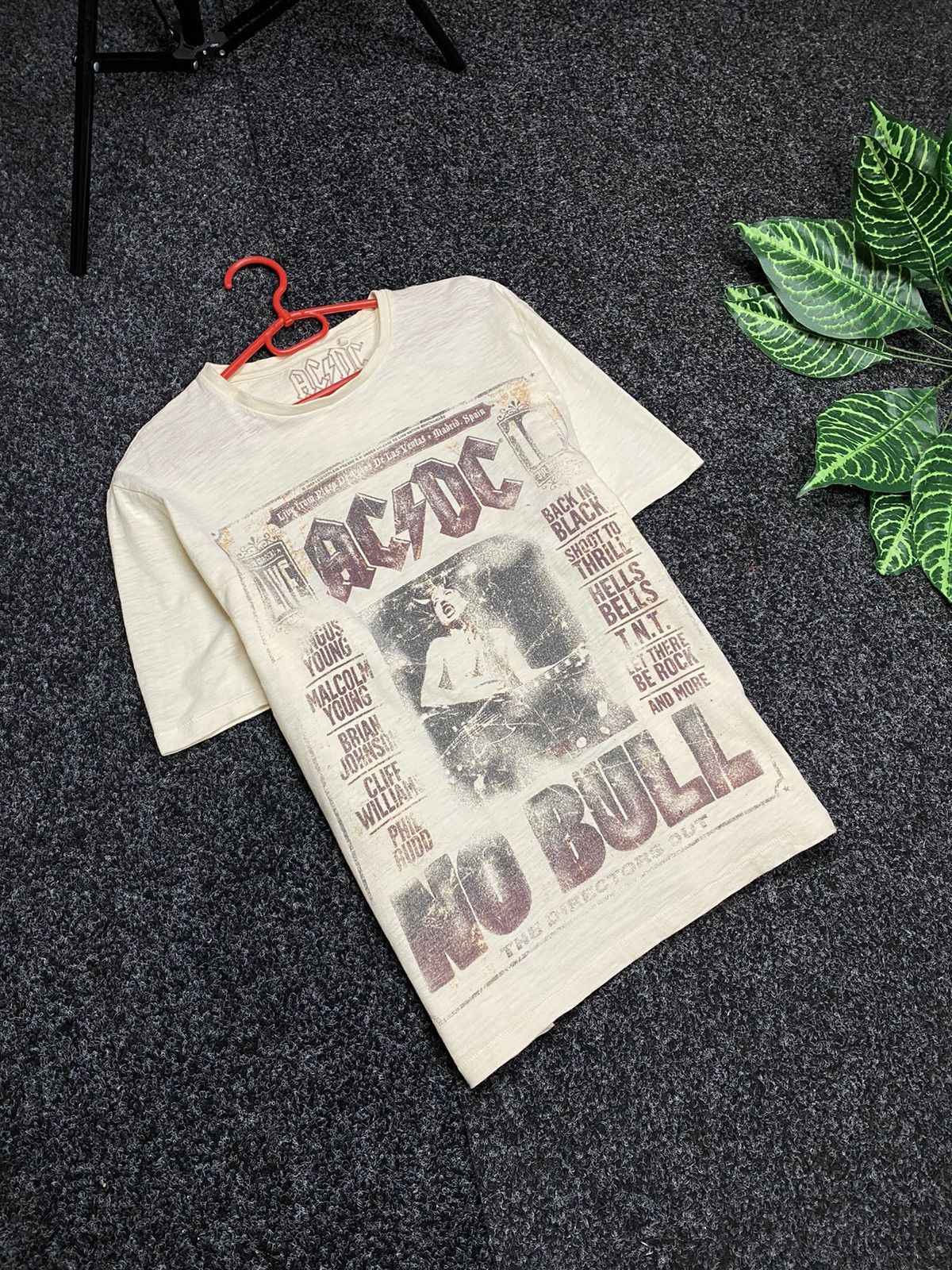 AC/DC Rock band AC DC NO BULL T-shirt size L / XL Size US L / EU 52-54 / 3 - 13 Thumbnail
