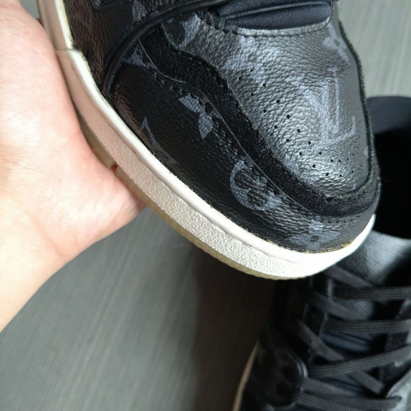 Louis Vuitton Louis Vuitton Black Trainer Sneakers - Size US 8.5 / EU 41-42 - 9 Thumbnail