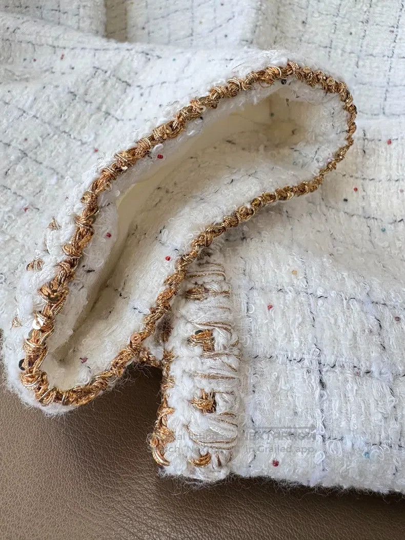 Chanel Chanel 25a handicraft workshop white plaid gold silk edge Size XS / US 0-2 / IT 36-38 - 4 Thumbnail