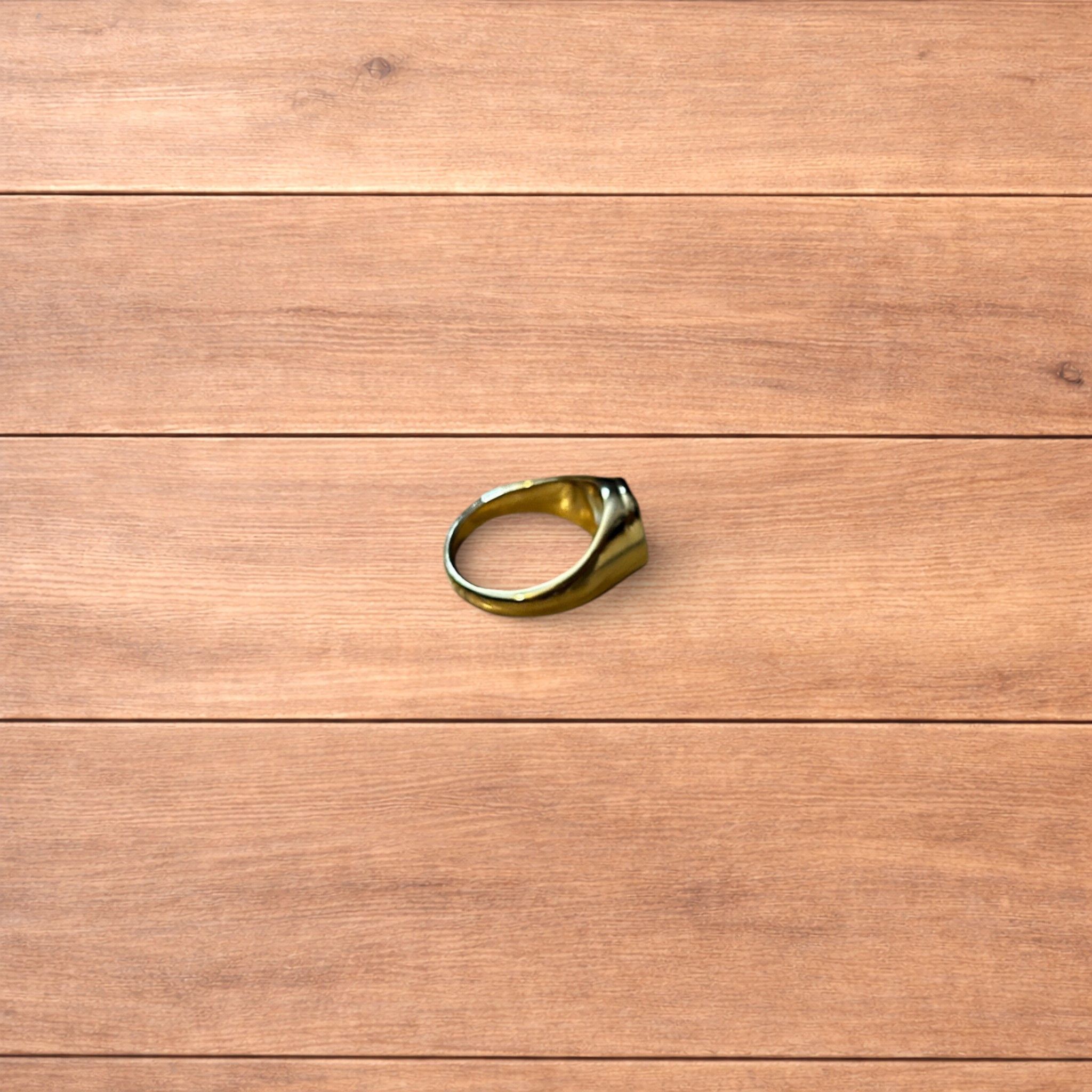 Japanese Brand Lovely vintage style stainless angel signet ring in gold. Size ONE SIZE - 6 Thumbnail