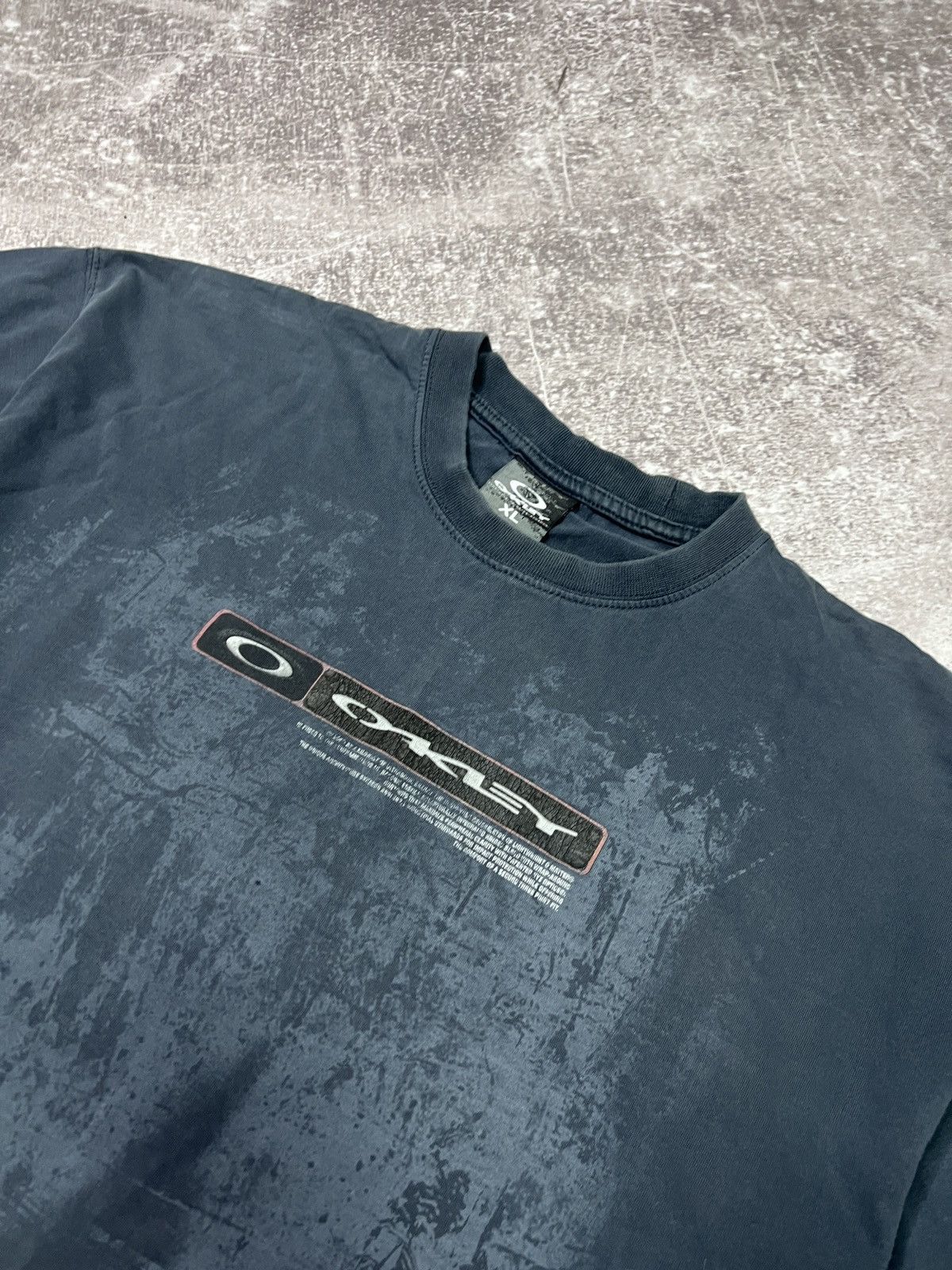 Oakley Oakley Vintage Y2K Graphic Logo T-Shirt Size XL Size US XL / EU 56 / 4 - 3 Thumbnail