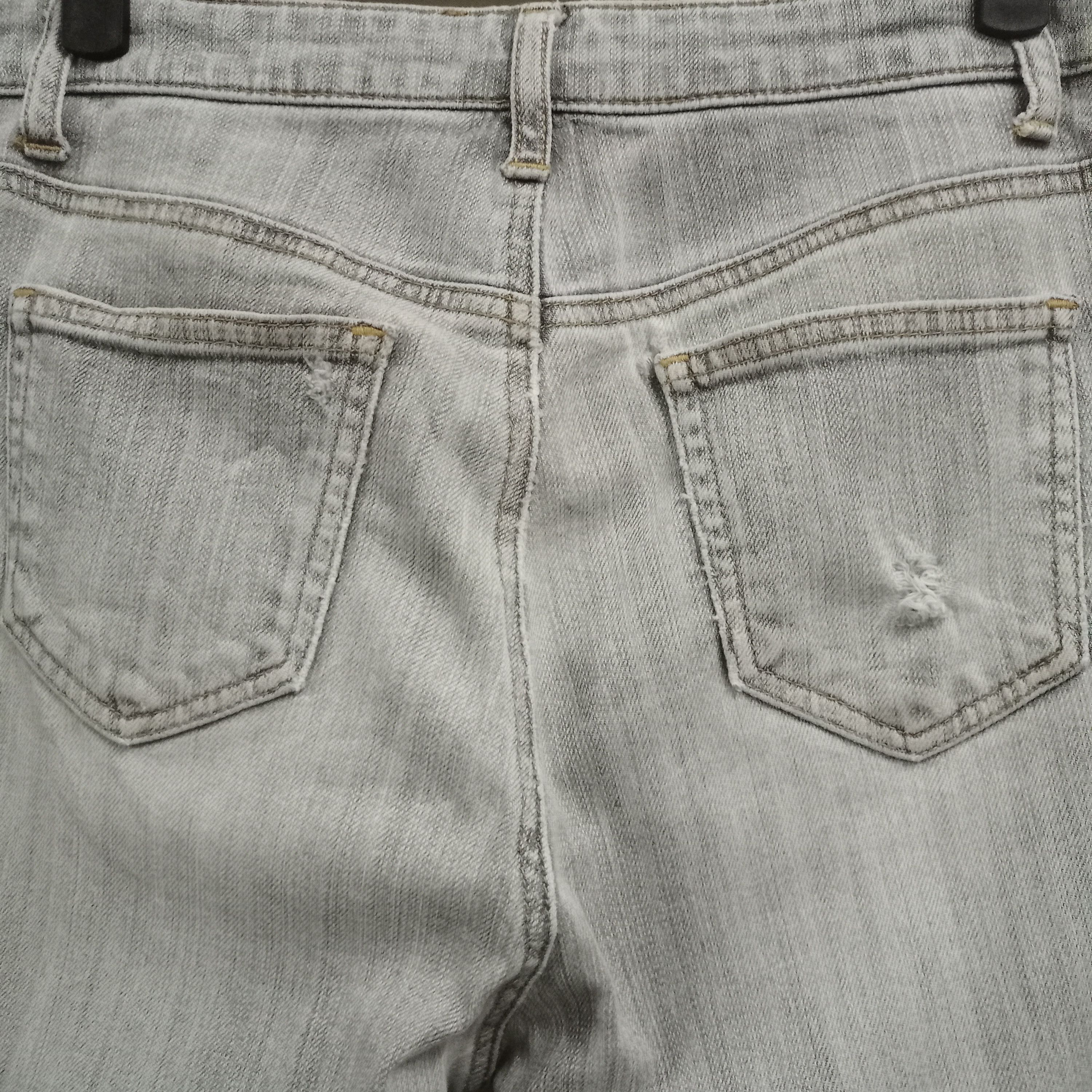 Japanese Brand Vintage Japanese Brand Grey Distressed Stud Loose Jeans Size US 29 - 7 Thumbnail