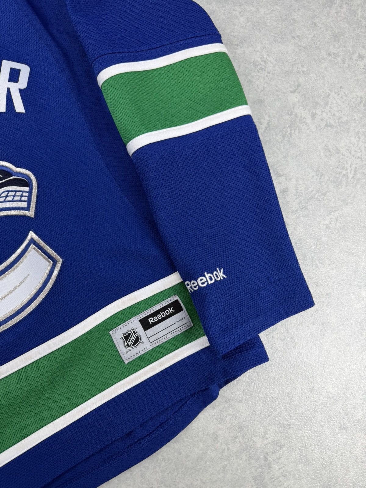 NHL Reebok NHL Vancouver Canucks Hockey Jersey Womens M Size M / US 6-8 / IT 42-44 - 3 Thumbnail