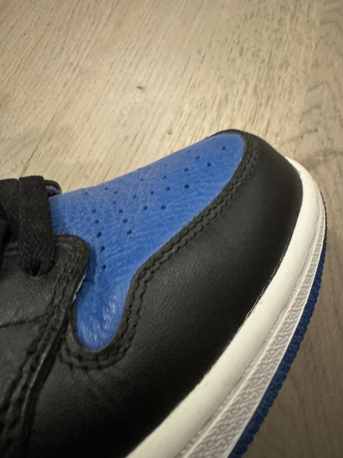 Nike NIKE AIR Jordan 1 Retro Royal size US8 / UK7 used condition Size US 8 / EU 41 - 16 Thumbnail
