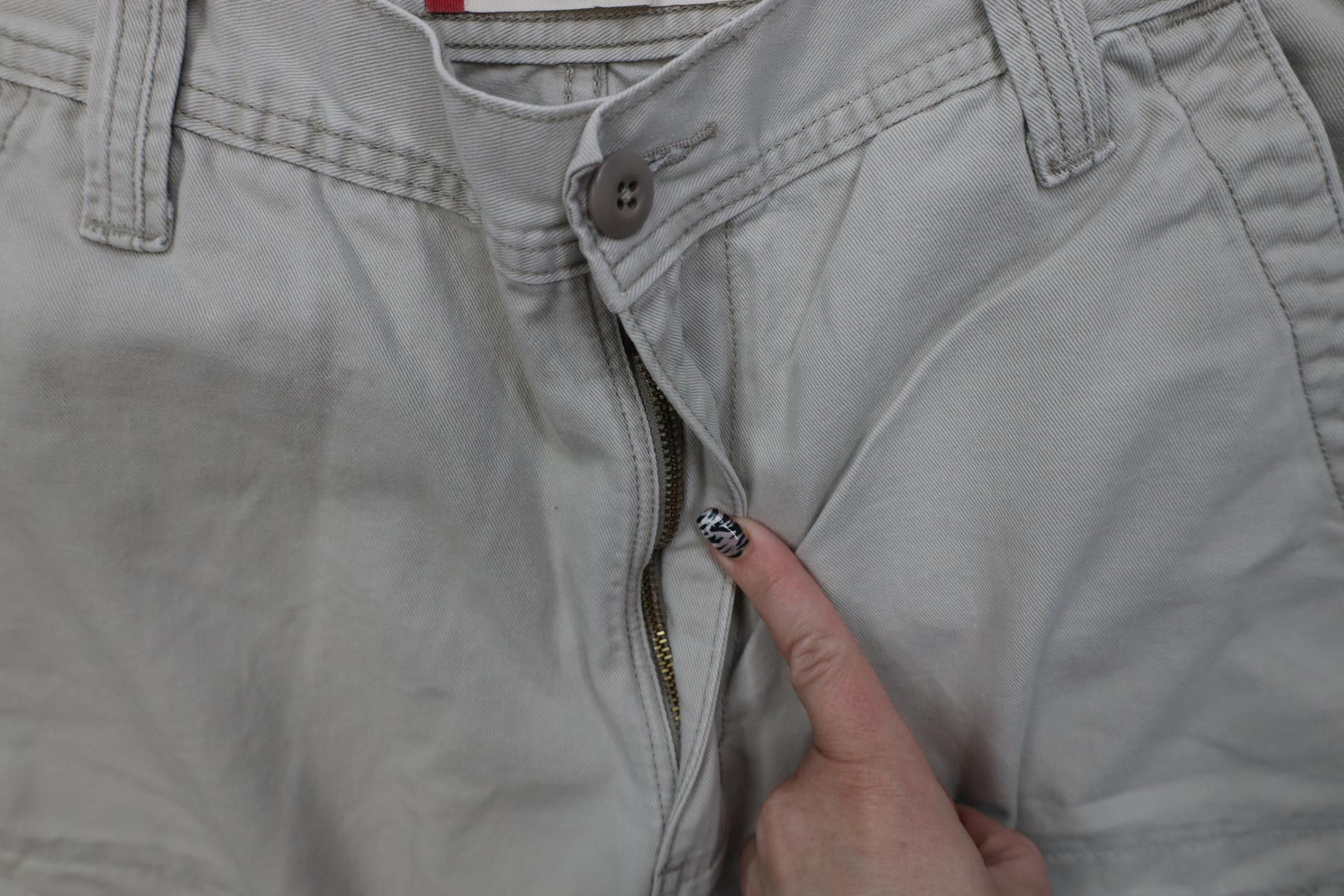Levi's Vintage Y2K 2004 Levis Baggy Fit Cargo Shorts Beige Khaki Size US 34 / EU 50 - 5 Thumbnail