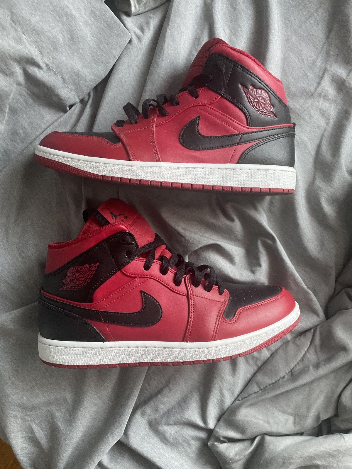Jordan Brand Jordan 1 mid reverse bred S10 Size US 10 / EU 43 - 1 Thumbnail