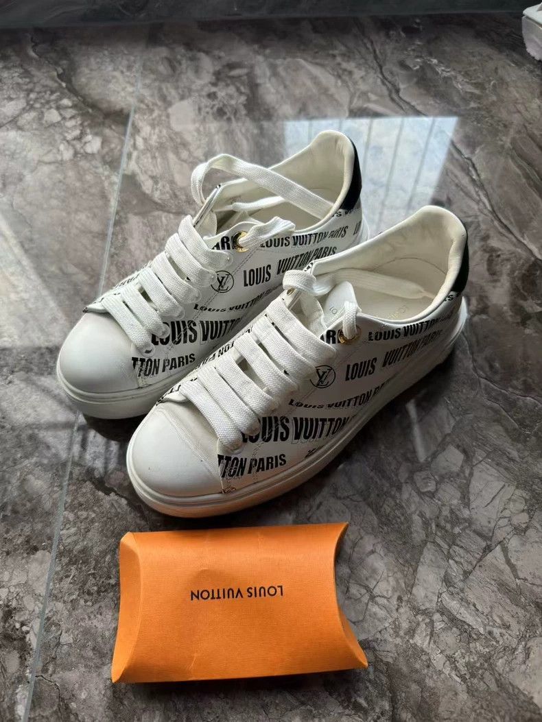 Louis Vuitton Louis Vuitton Small white shoes with thick soles full of l Size US 5 / IT 35 - 1 Thumbnail