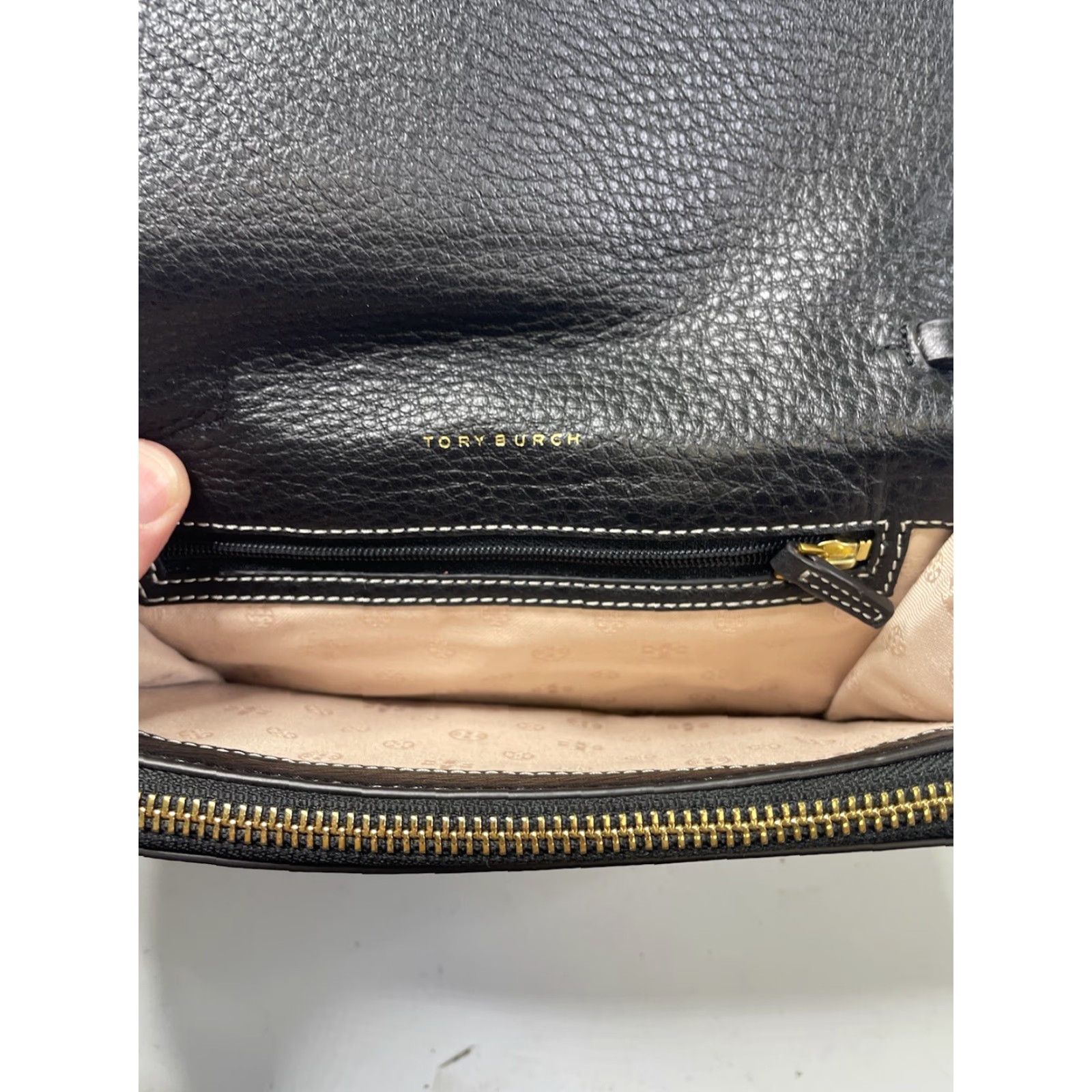 Tory Burch TORY BURCH PERFORATED LOGO FLAT WALLET CROSS BODY BLACK LEATHER CROSSBODY SMALL WOMEN 5" x 8" PEbbled ID: 190041556984 Size ONE SIZE - 5 Thumbnail
