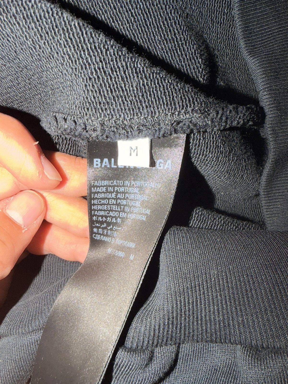 Balenciaga Garde Robe Crewneck Size US L / EU 52-54 / 3 - 7 Thumbnail
