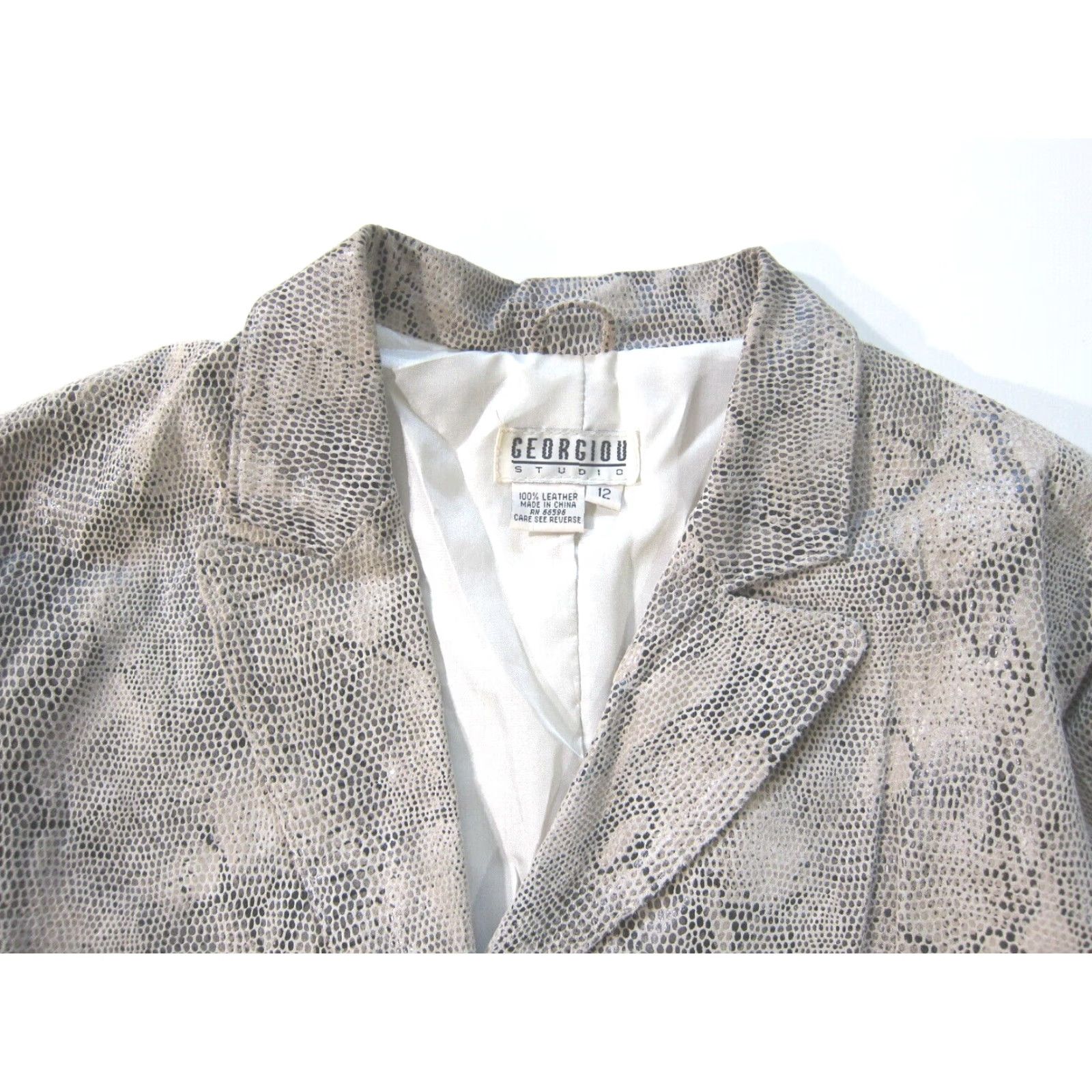 Vintage Georgiou Studio Blazer Women 12/L Grey Snake Print 100% Leather Pocket Jacket Vintage Blazer (Georgiou Studio) Size XL / US 12-14 / IT 48-50 - 4 Thumbnail