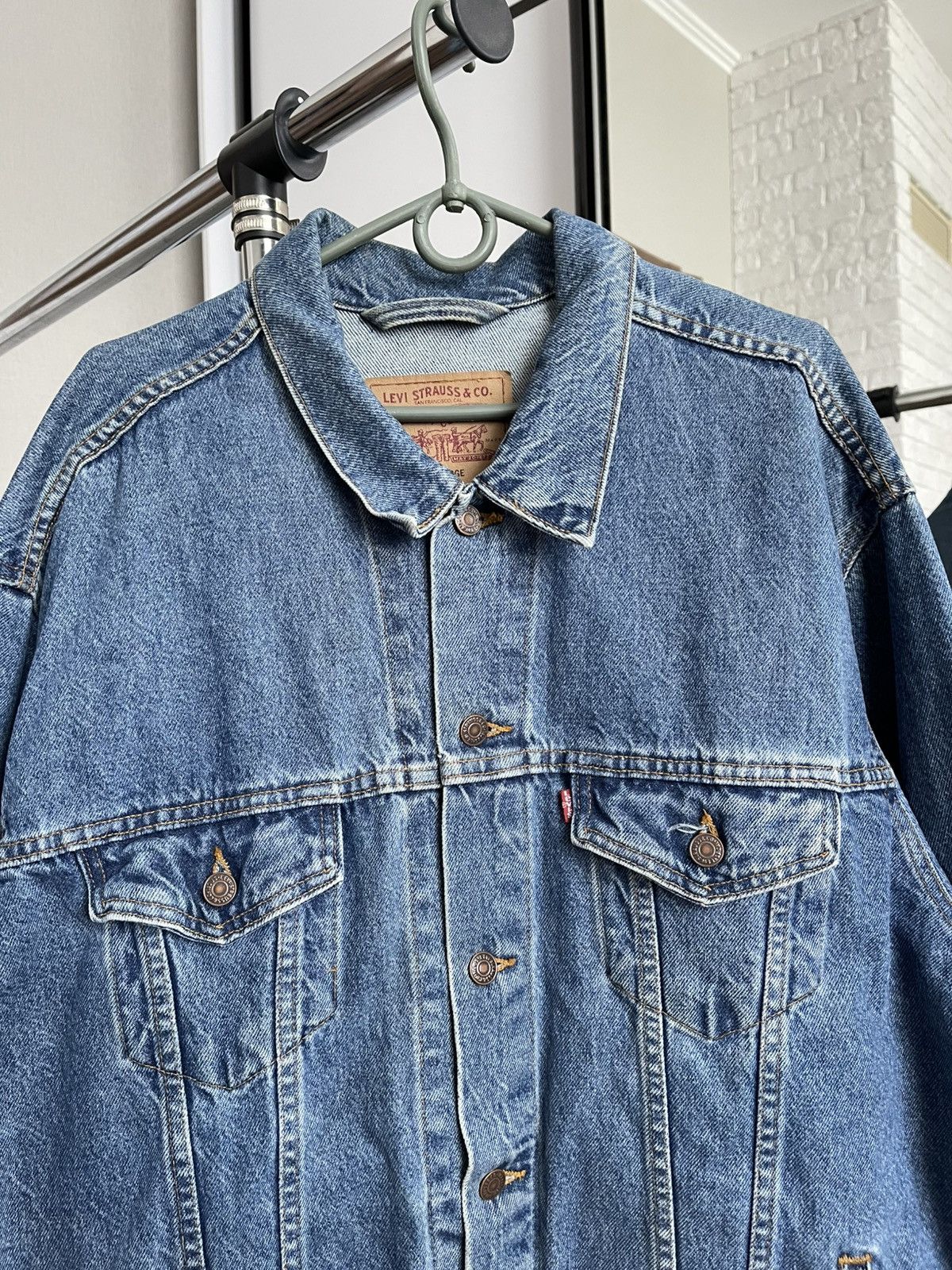 Levi's Vintage Clothing Levis Vintage Denim Jacket Big Logo Embroidered 80s Size US XL / EU 56 / 4 - 10 Thumbnail