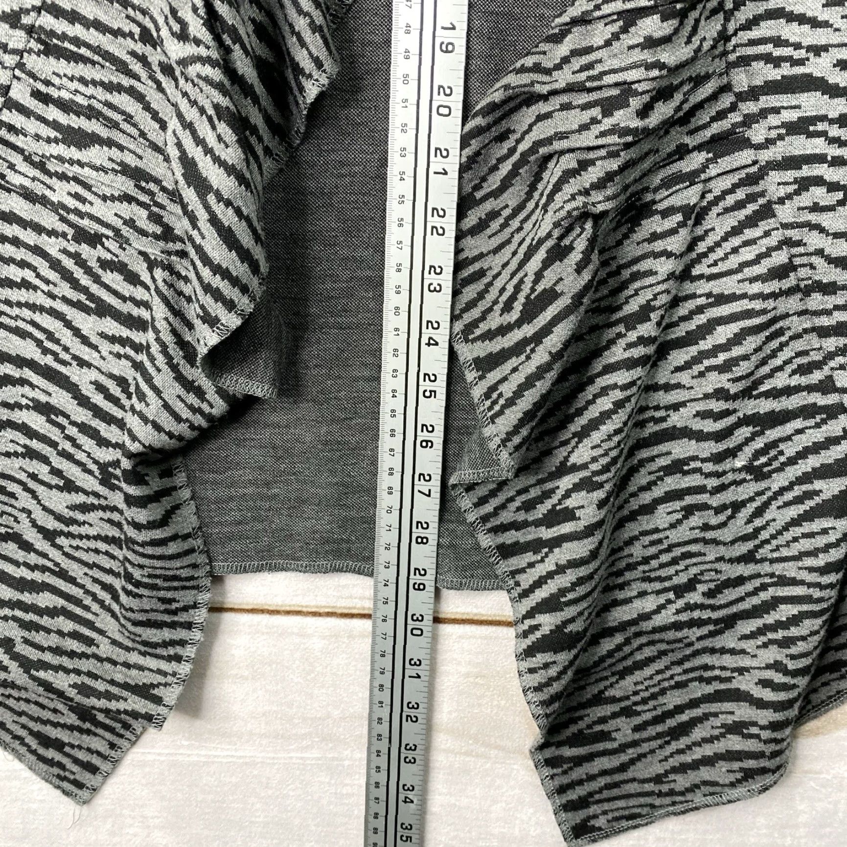 Vintage Fever Cardigan Sweater Womens 2X Open Front Gray Black Animal Print Ruffle Y2K Autumn Winter Size XXL / US 16-18 / IT 52-54 - 4 Thumbnail