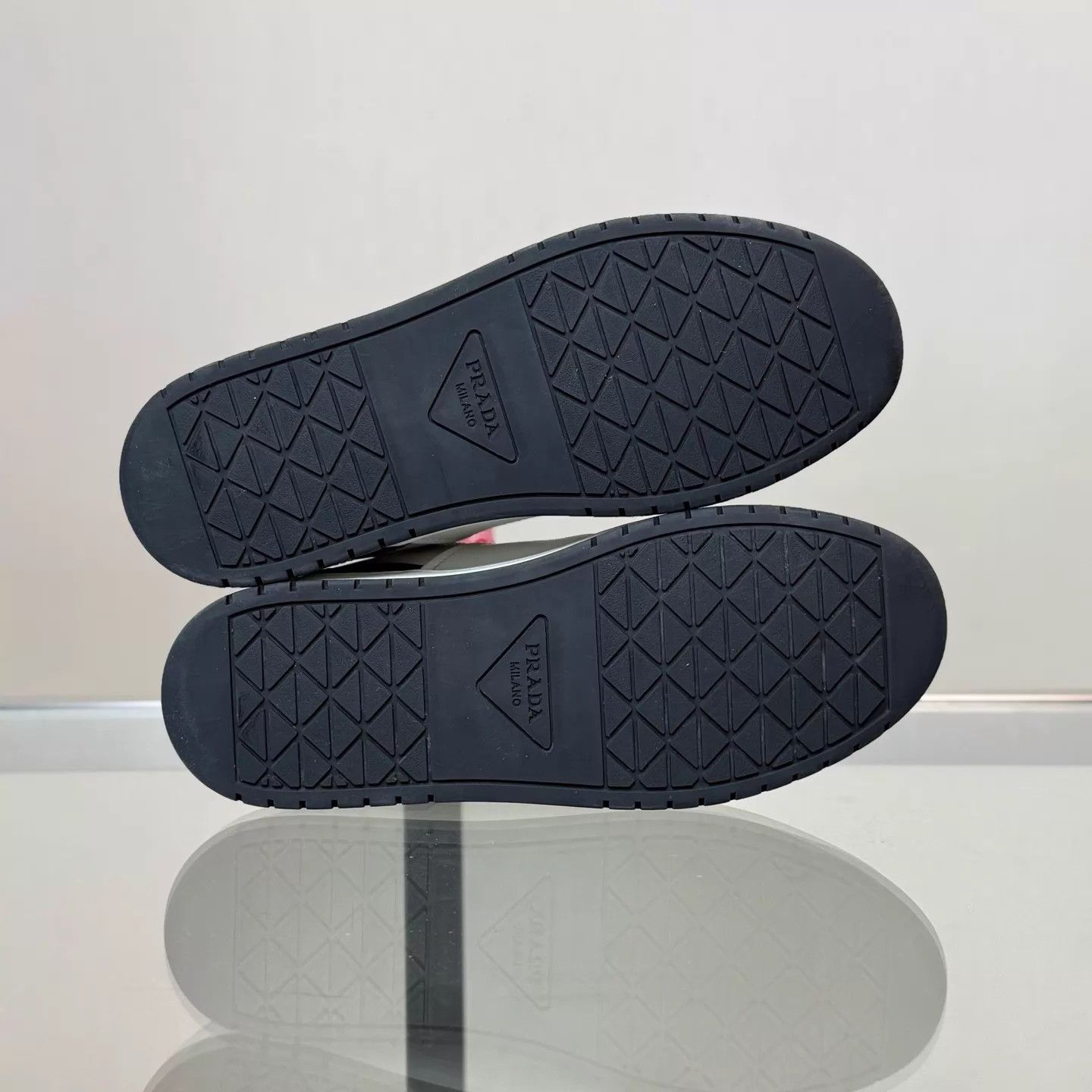 Prada Prada Downtown B&W TriLogo Shoes 35.5 98 DM1979 Size US 5 / IT 35 - 7 Thumbnail