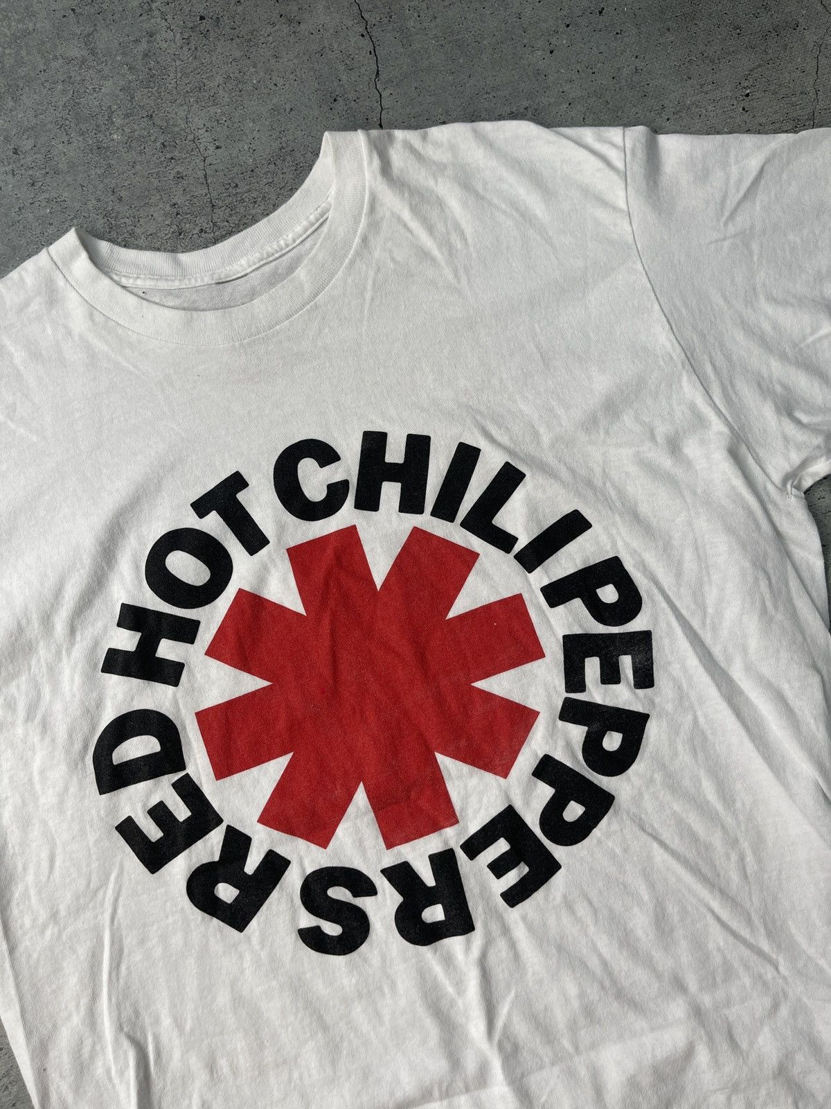 Band Tees Red hot chili peppers RHCP vintage white t-shirt Xl 2012 big Size US L / EU 52-54 / 3 - 3 Thumbnail
