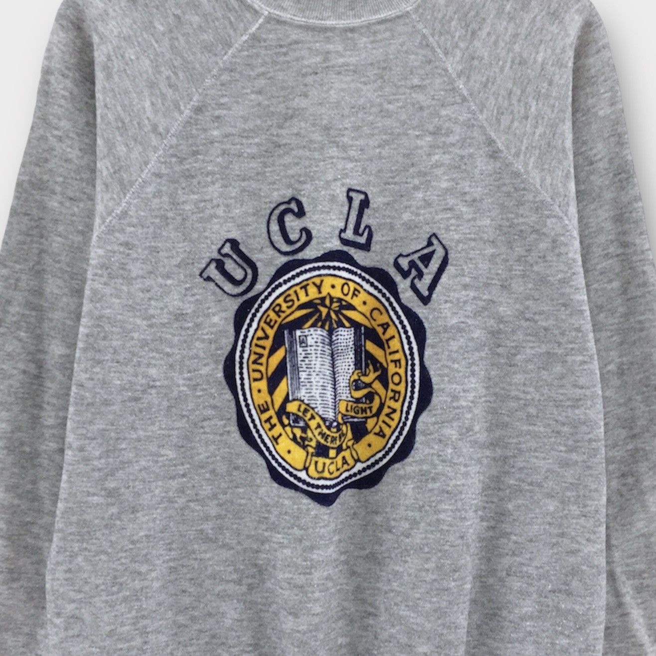 Vintage Rare! Vintage 1970s Ucla Crewneck Velvet Logo Size L / US 10 / IT 46 - 3 Thumbnail