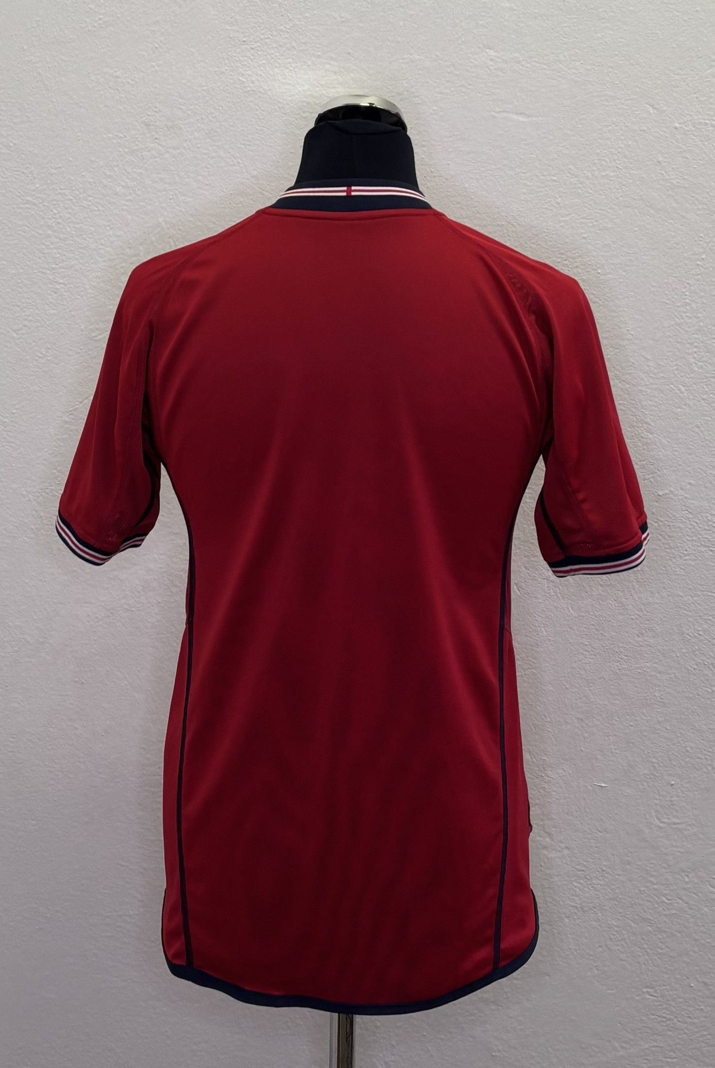 Umbro England 2002 Umbro Football Jersey Size S Size US S / EU 44-46 / 1 - 4 Thumbnail
