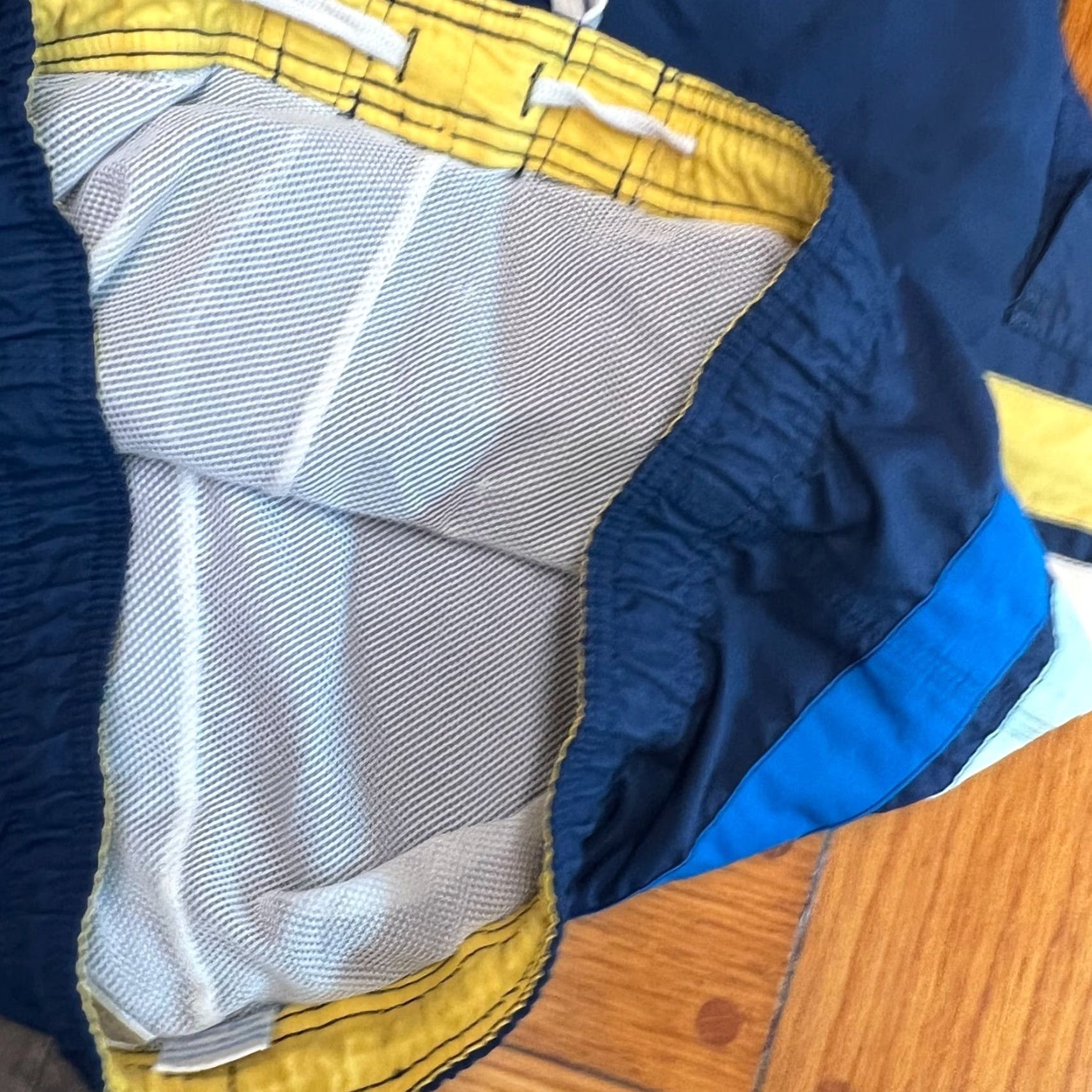 Swims **Corona Bermuda Swim Shorts Mens L Size Blue Yellow Pocket** User: **Corona Bermuda Swim Lined Shorts Mens Size L Blue Yellow Pocket** Size US 33 - 6 Thumbnail