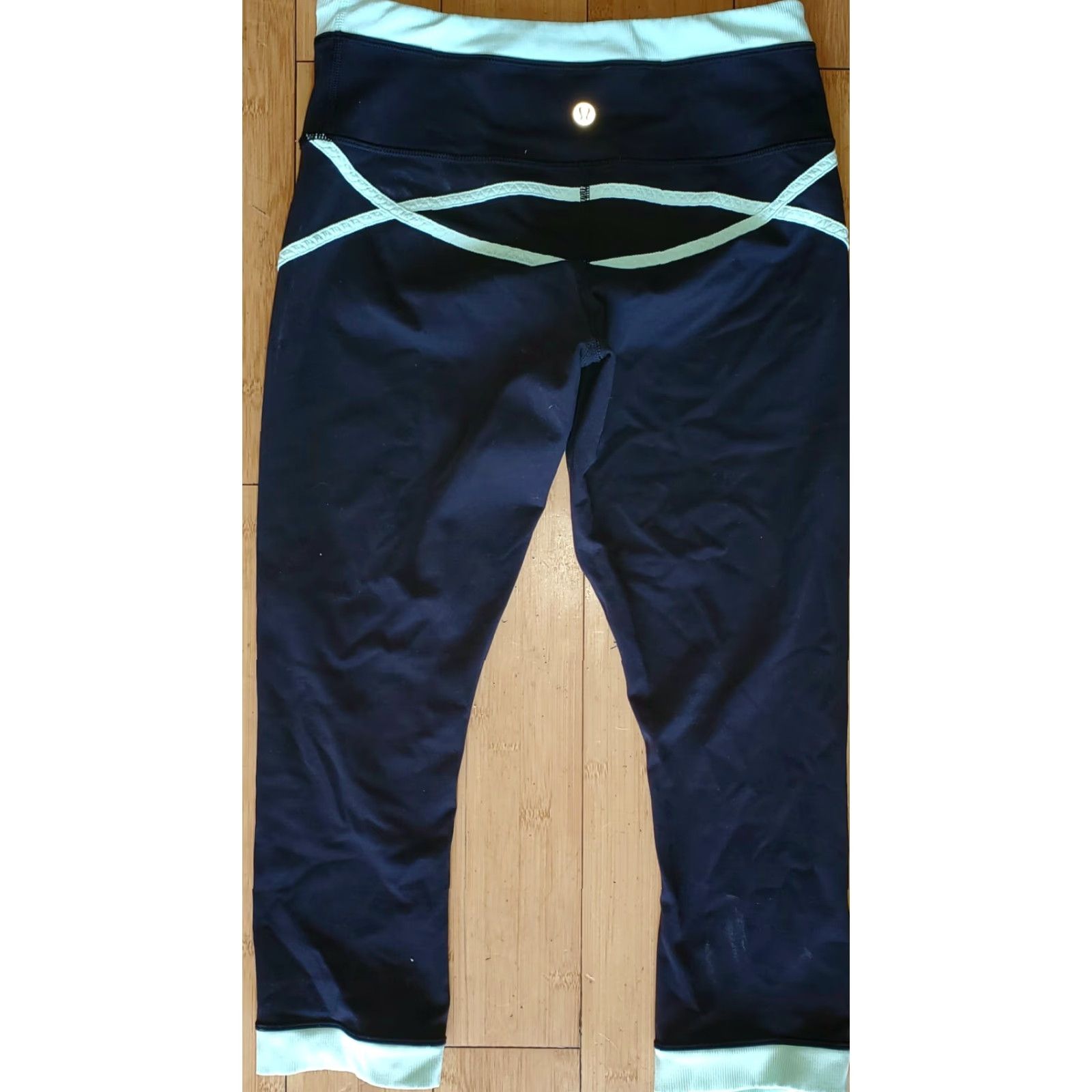 Lululemon Lululemon Capri Pants 6 Black Teal Trim Women Activewear Capri 6 Black Teal Trim Women Size 28" / US 6 / IT 42 - 3 Thumbnail