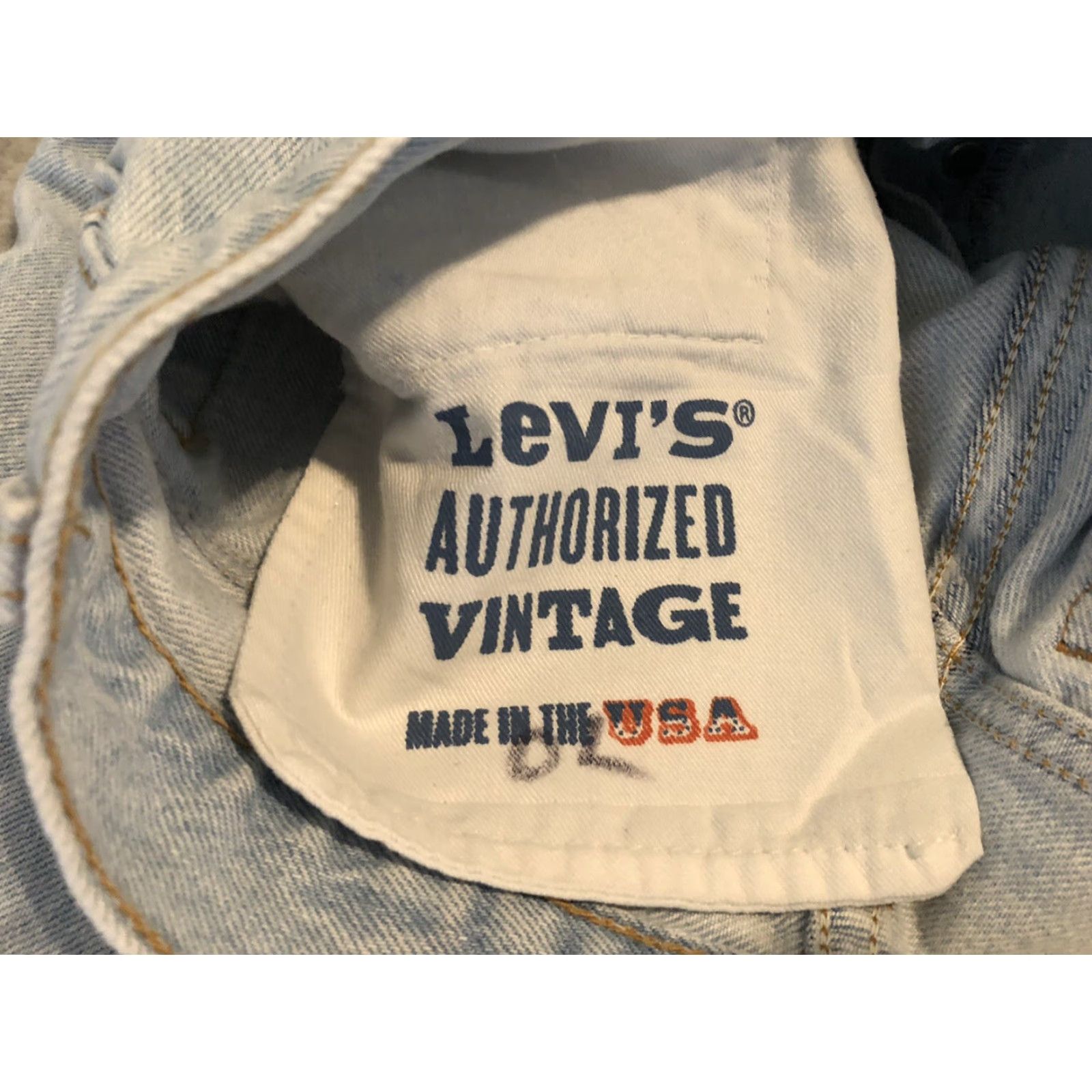 Levi's VINTAGE Levi's 501 Jeans Tapered Regular 26x31 Light Blue Denim Button Inseam 31 in Womens NWT Made in USA LVC Distressed 100% Cotton Jeans Size 26" / US 2 / IT 38 - 6 Thumbnail