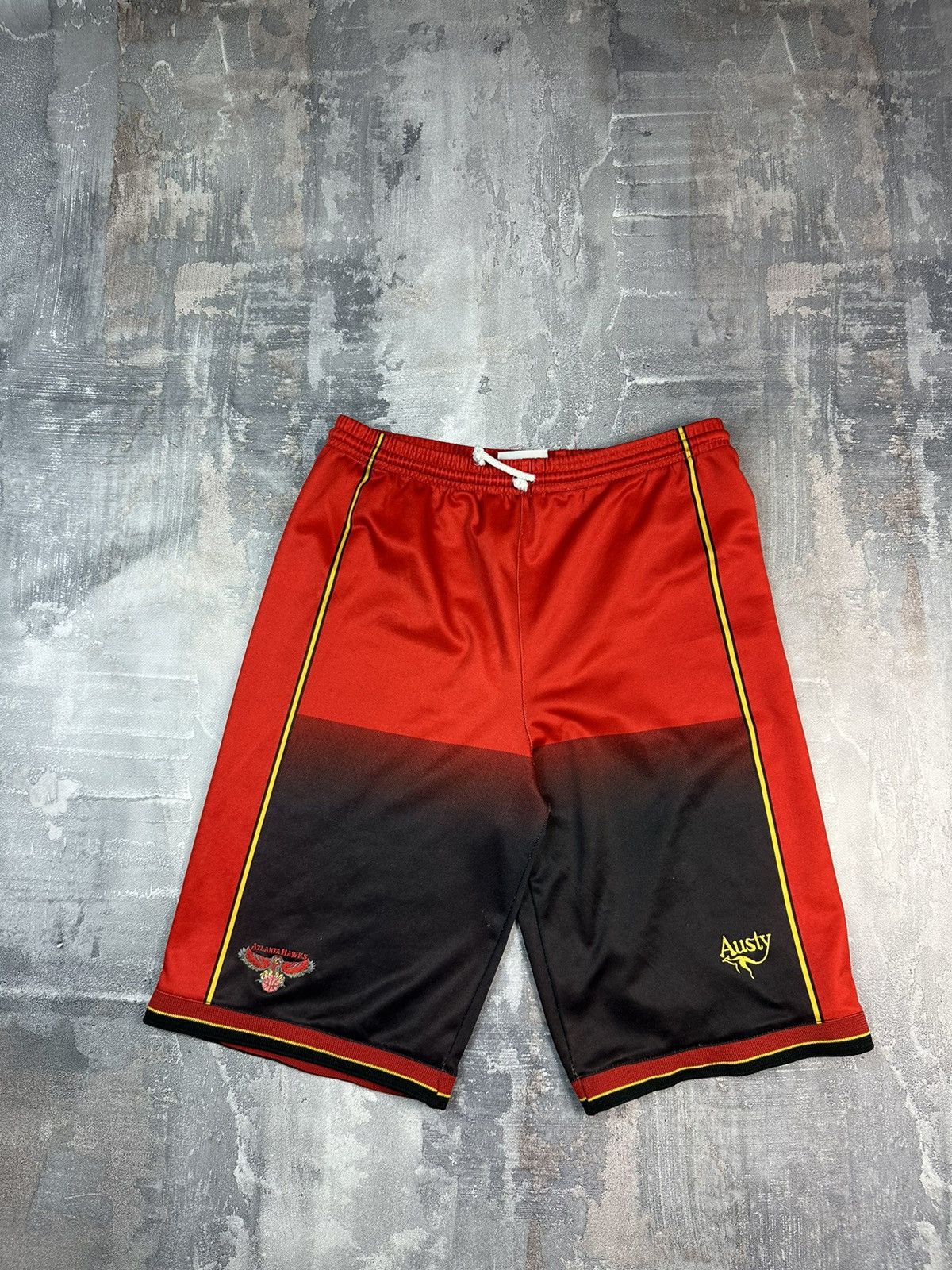 NBA Atlanta Hawks vintage Austy shorts Size L Size US 36 / EU 52 - 1 Thumbnail