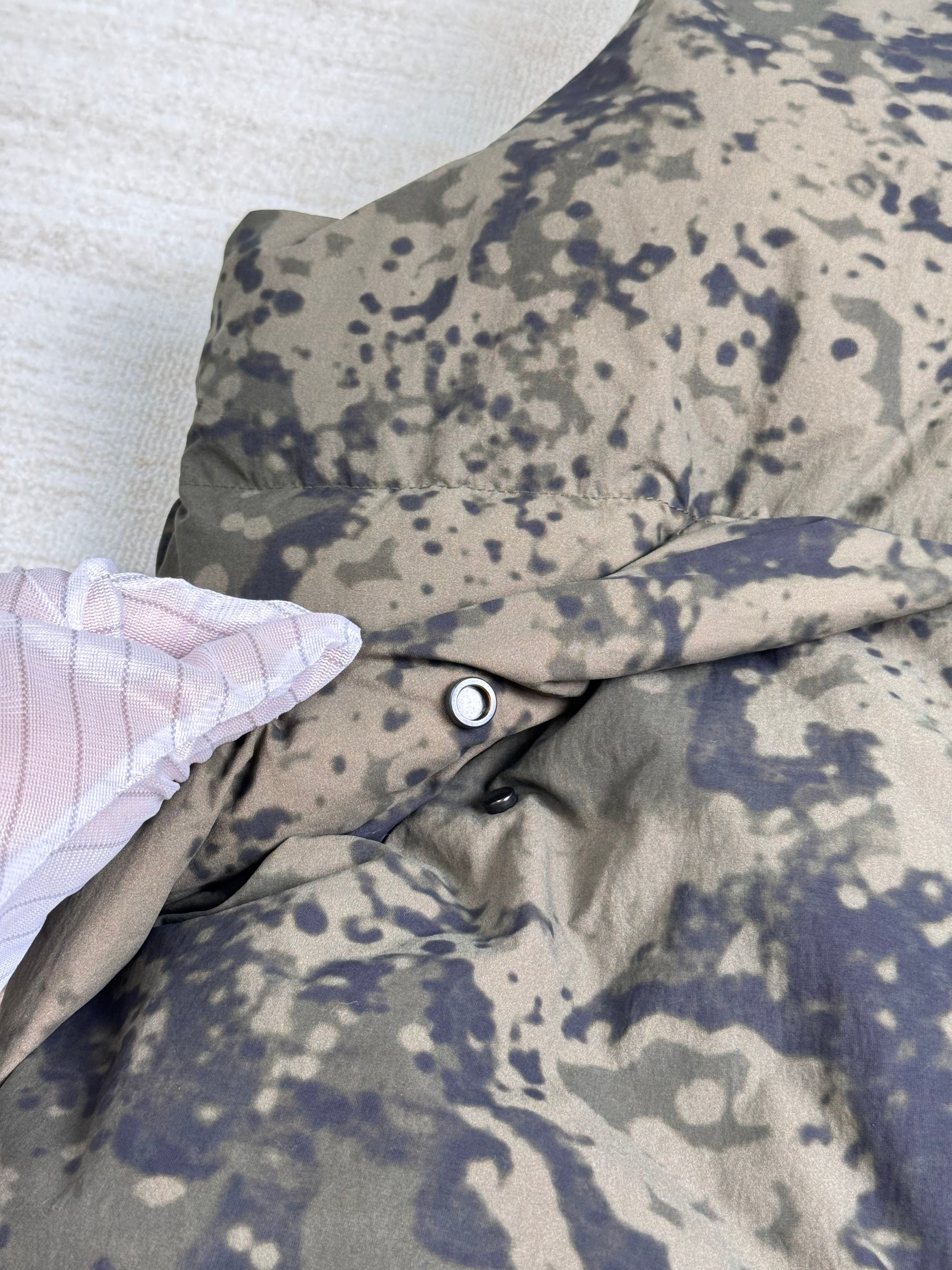 Represent Clo. Never Worn* Represent Puffer Gilet Camo-MILITARY STREETWEAR Size US M / EU 48-50 / 2 - 5 Thumbnail