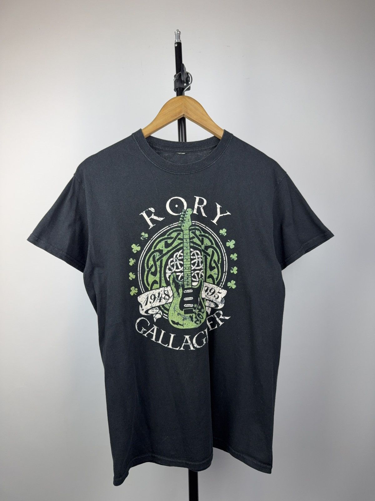 Band Tees Y2K 00s Rory Gallagher Logo Celtic Guitar Tribute Tee Size US M / EU 48-50 / 2 - 1 Thumbnail
