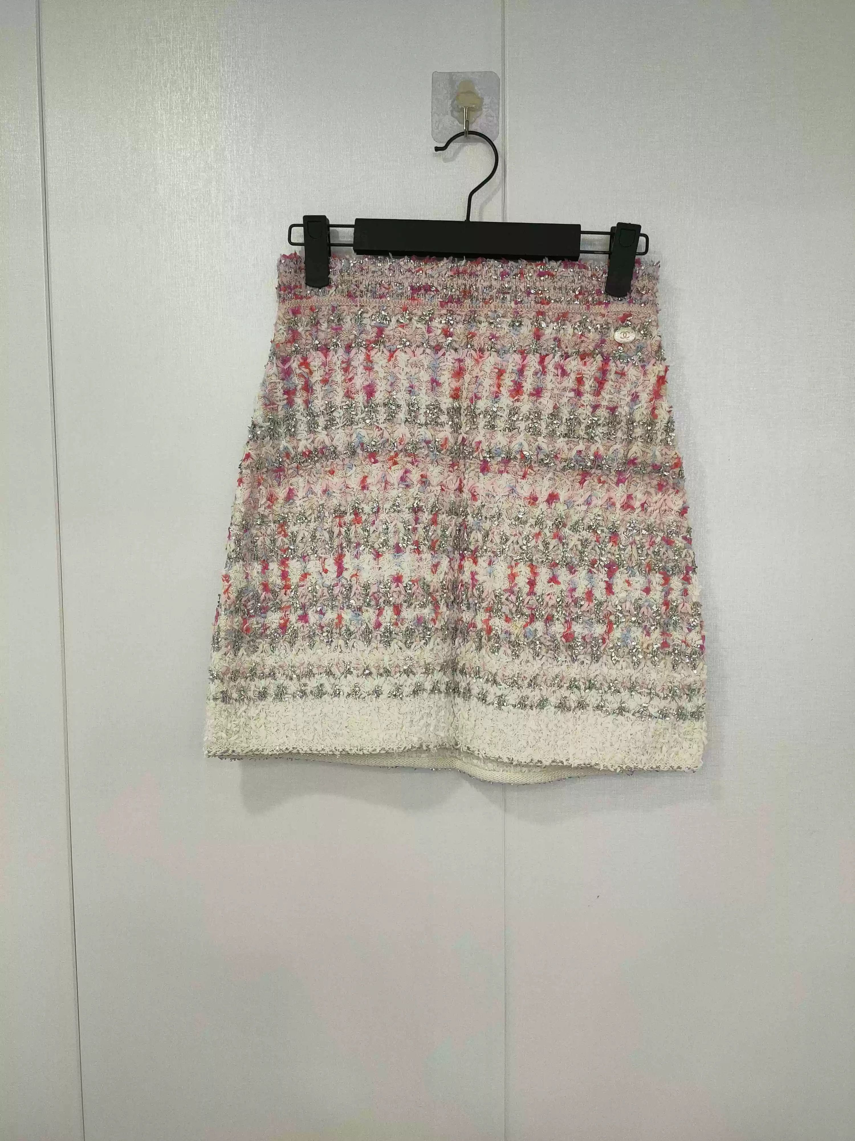 Chanel Chanel Pink Gradient Sequin Knit Skirt Size US 30 / EU 46 - 1 Thumbnail