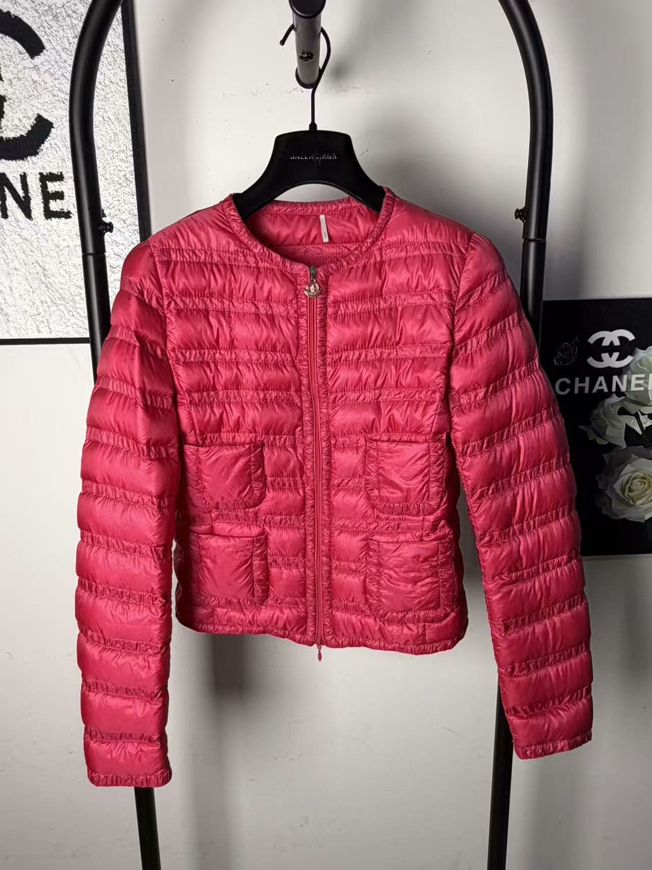 Moncler Moncler Down White Down Jacket M Women Size M / US 6-8 / IT 42-44 - 1 Thumbnail