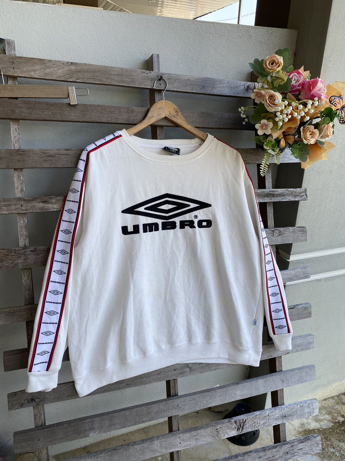 Umbro Vintage Umbro Logo Crewneck Sweatshirt Size US L / EU 52-54 / 3 - 1 Thumbnail