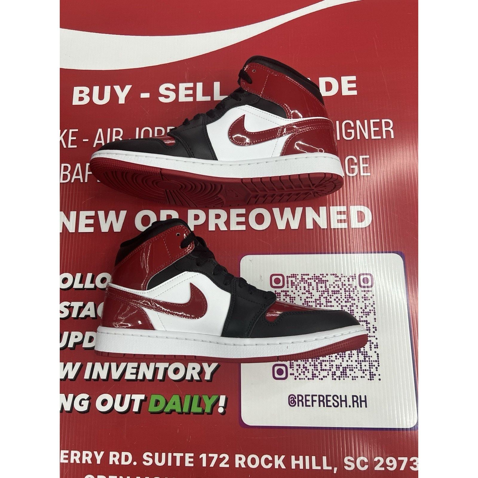 Jordan Brand Air Jordan 1 Patent Bred Toe Size 9 HV4091 006 Size US 9 / EU 42 - 3 Thumbnail