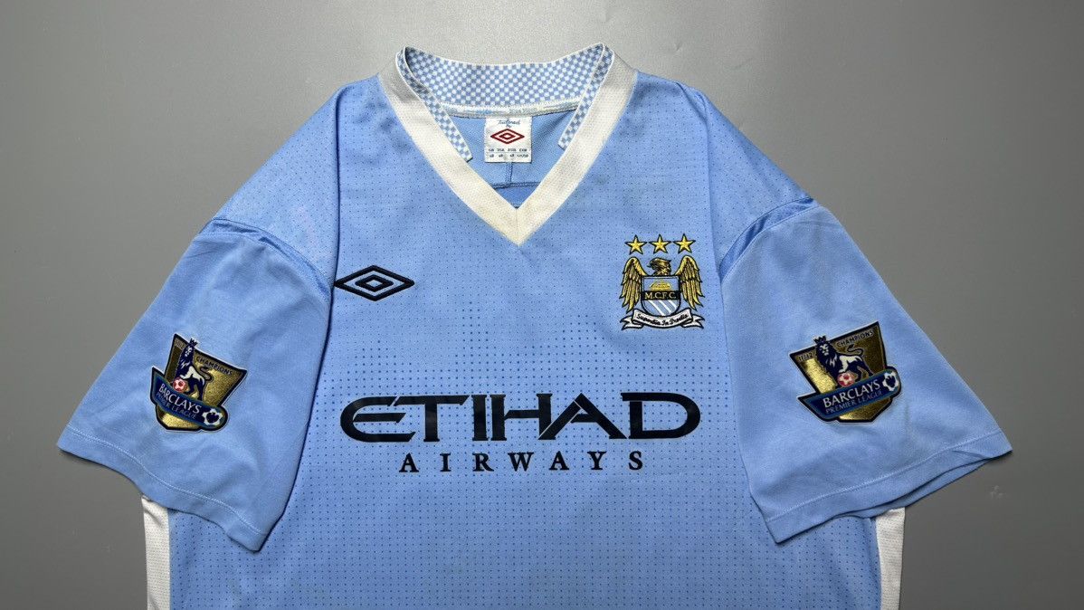Umbro MAN CITY UMBRO 2011/2012 FOOTBALL HOME JERSEY #16 AGUERO Size US XL / EU 56 / 4 - 3 Thumbnail