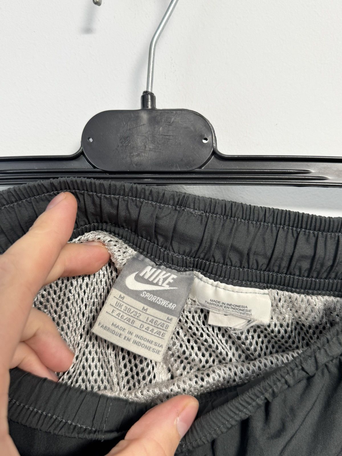 Nike Nike Vintage Nylon Pants Y2K style Hype 90’s Size US 32 / EU 48 - 10 Thumbnail