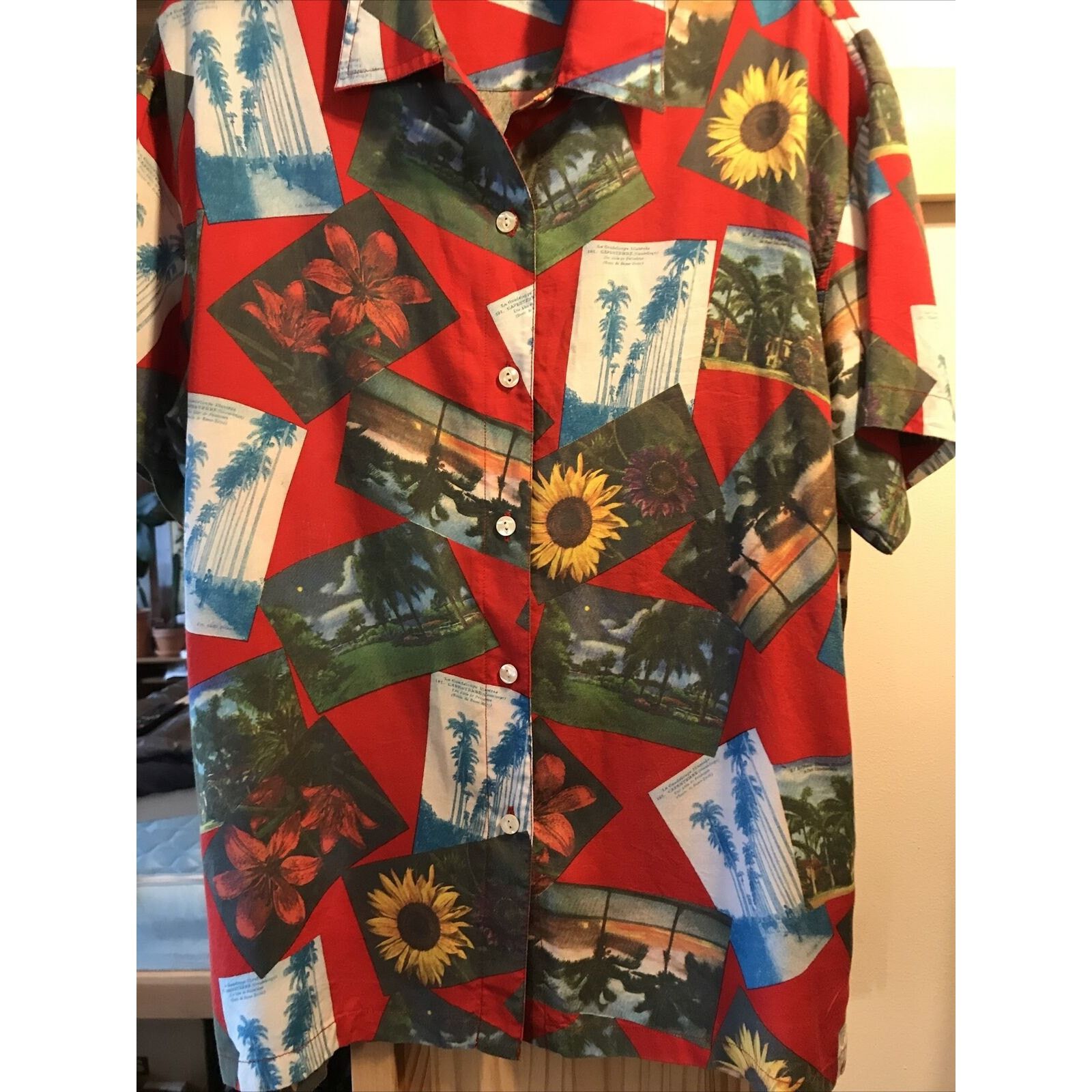 Other Lizwear Men M Red Photo Print SS Button Rayon Hawaiian Shirt Size US M / EU 48-50 / 2 - 8 Thumbnail