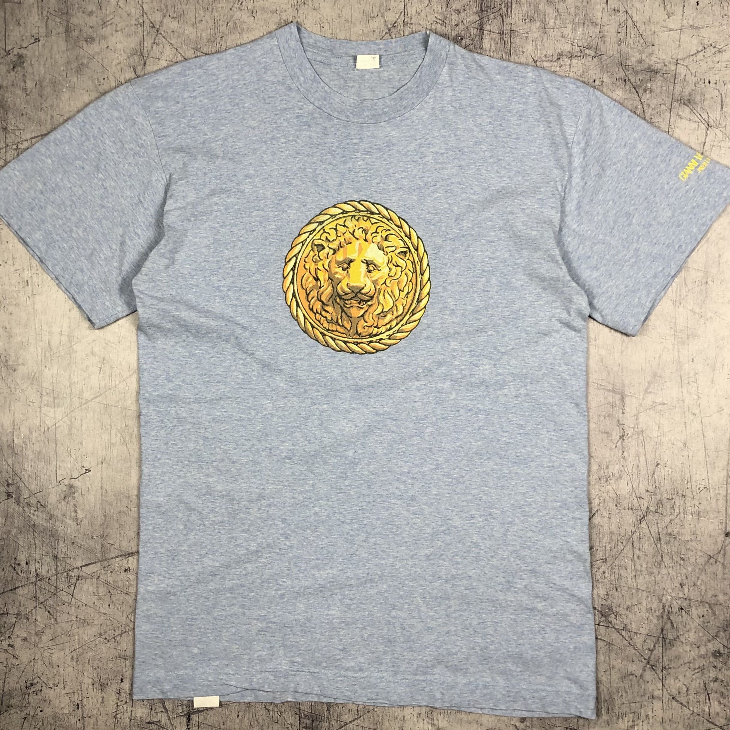 Rare Vintage 90's Gianni Versace Profumi Lion Baroque Tee og