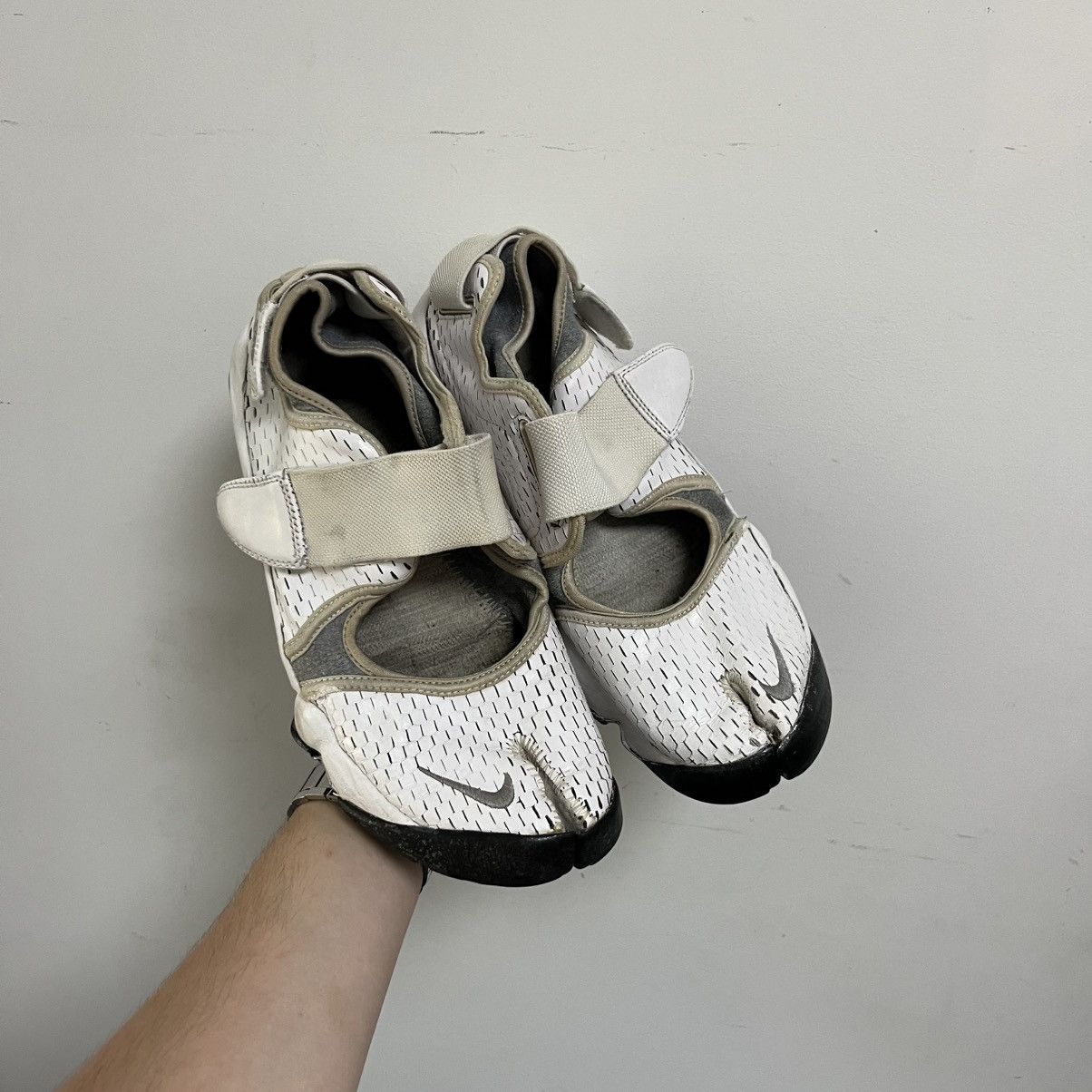 Nike Vintage Nike Rift Y2K Tabi Sneakers Sandals Size US 11 / EU 44 - 1 Thumbnail