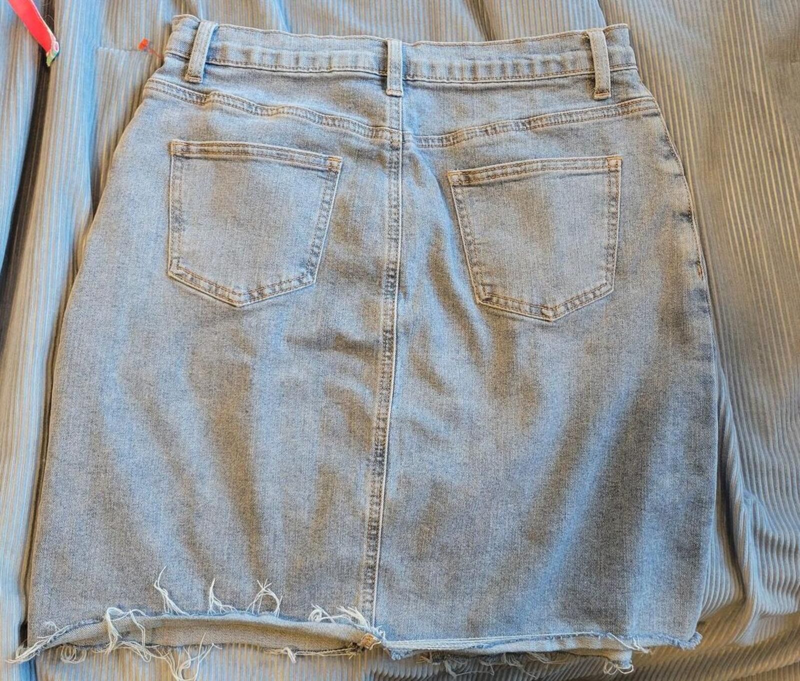 Hysteric Glamour Light Blue Denim Skirt with Frayed Hem Size 6/7 Size 28" / US 6 / IT 42 - 2 Thumbnail